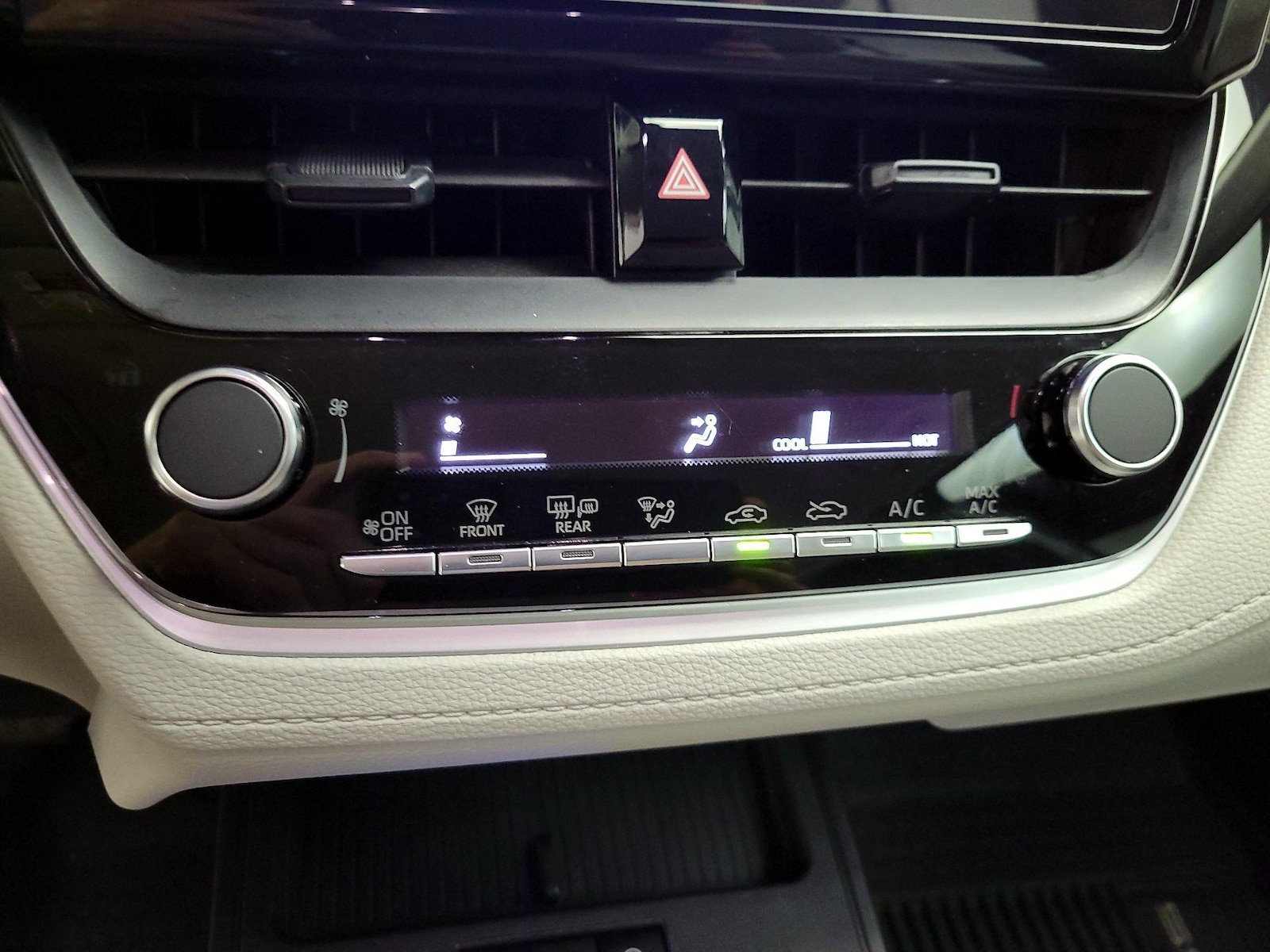2026 Toyota Corolla Cross L - Photo 18
