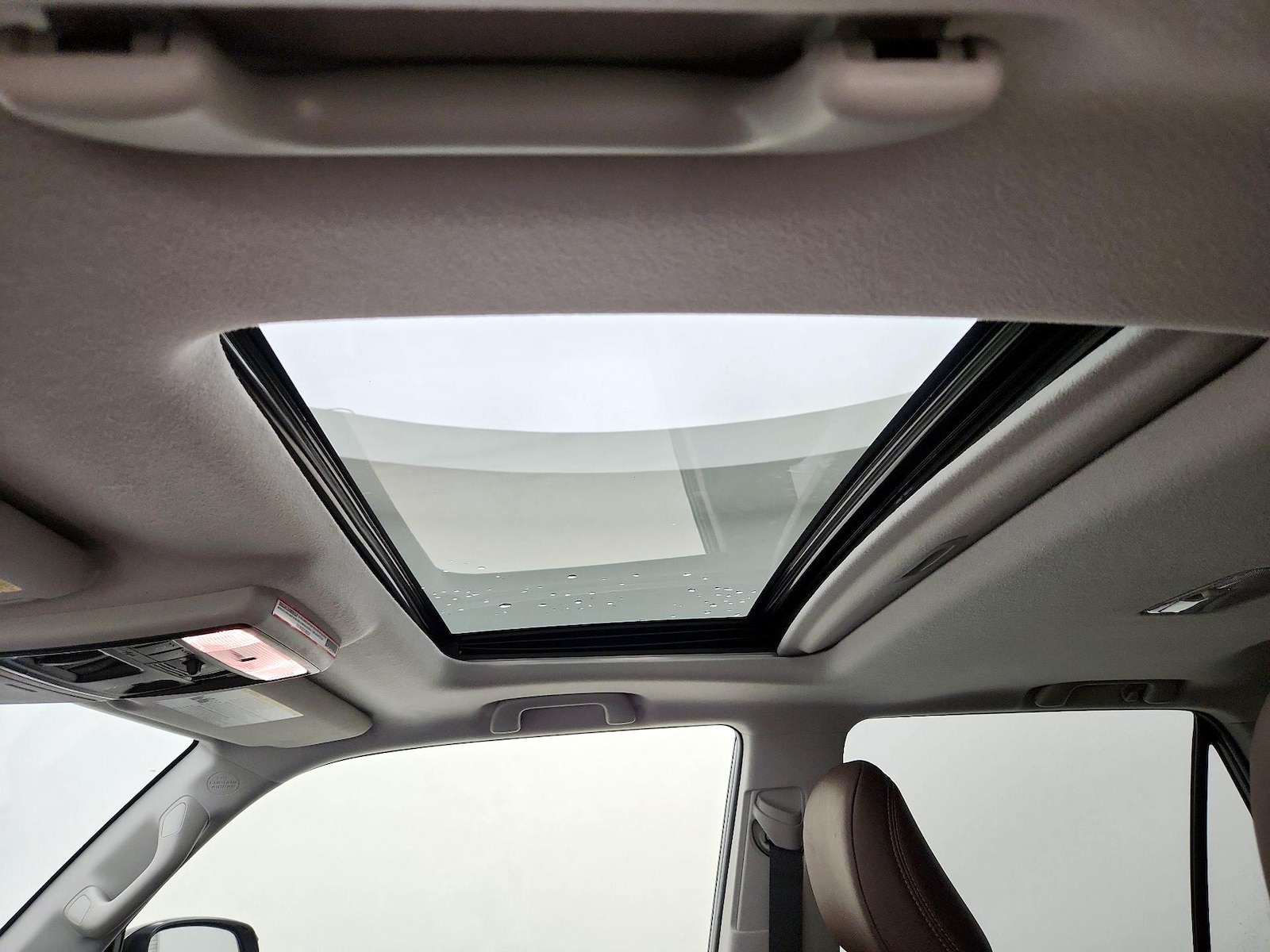 Sunroof(s) & Overhead Airbags