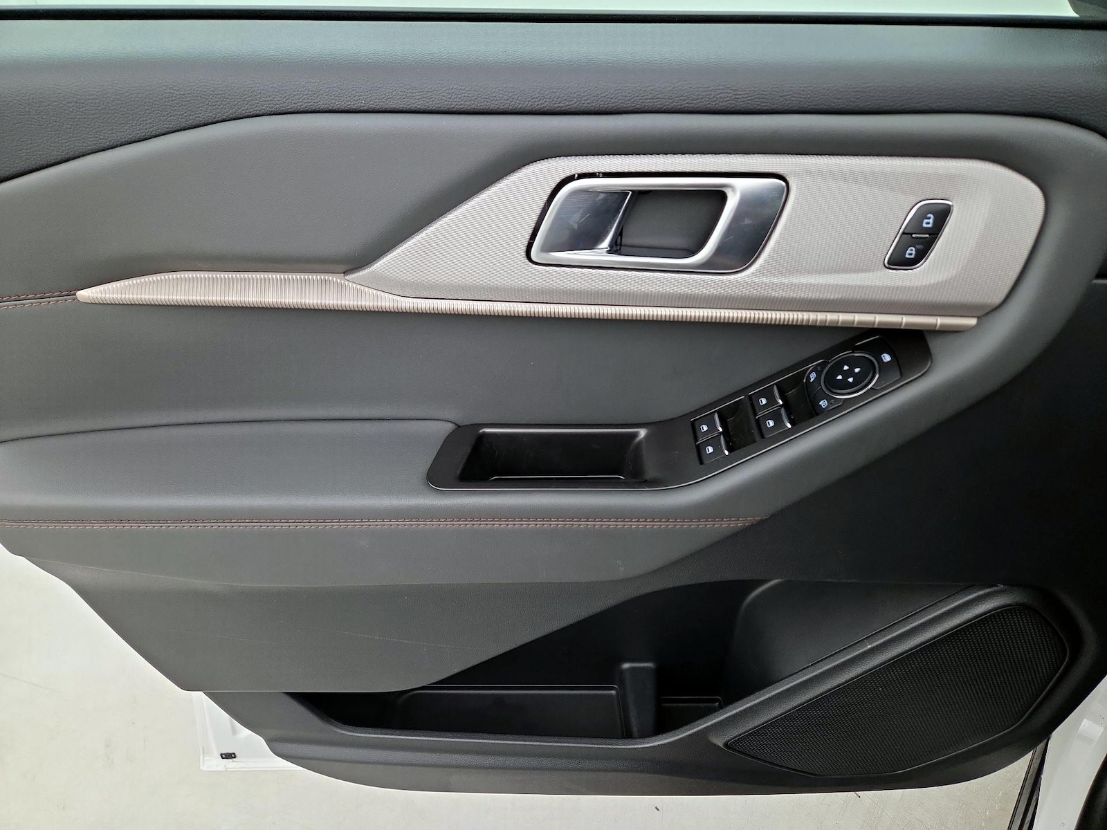 2025 Ford Explorer Active - Photo 13