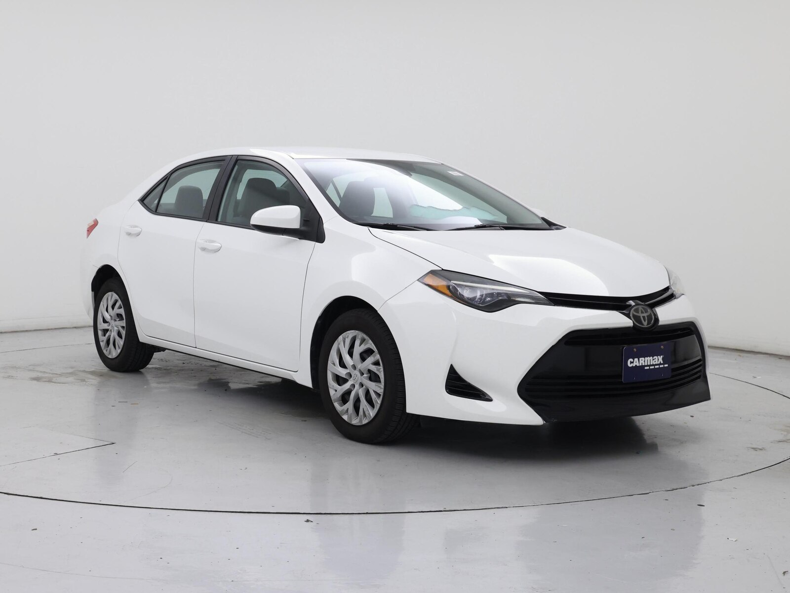 2018 Toyota Corolla LE - Photo 2