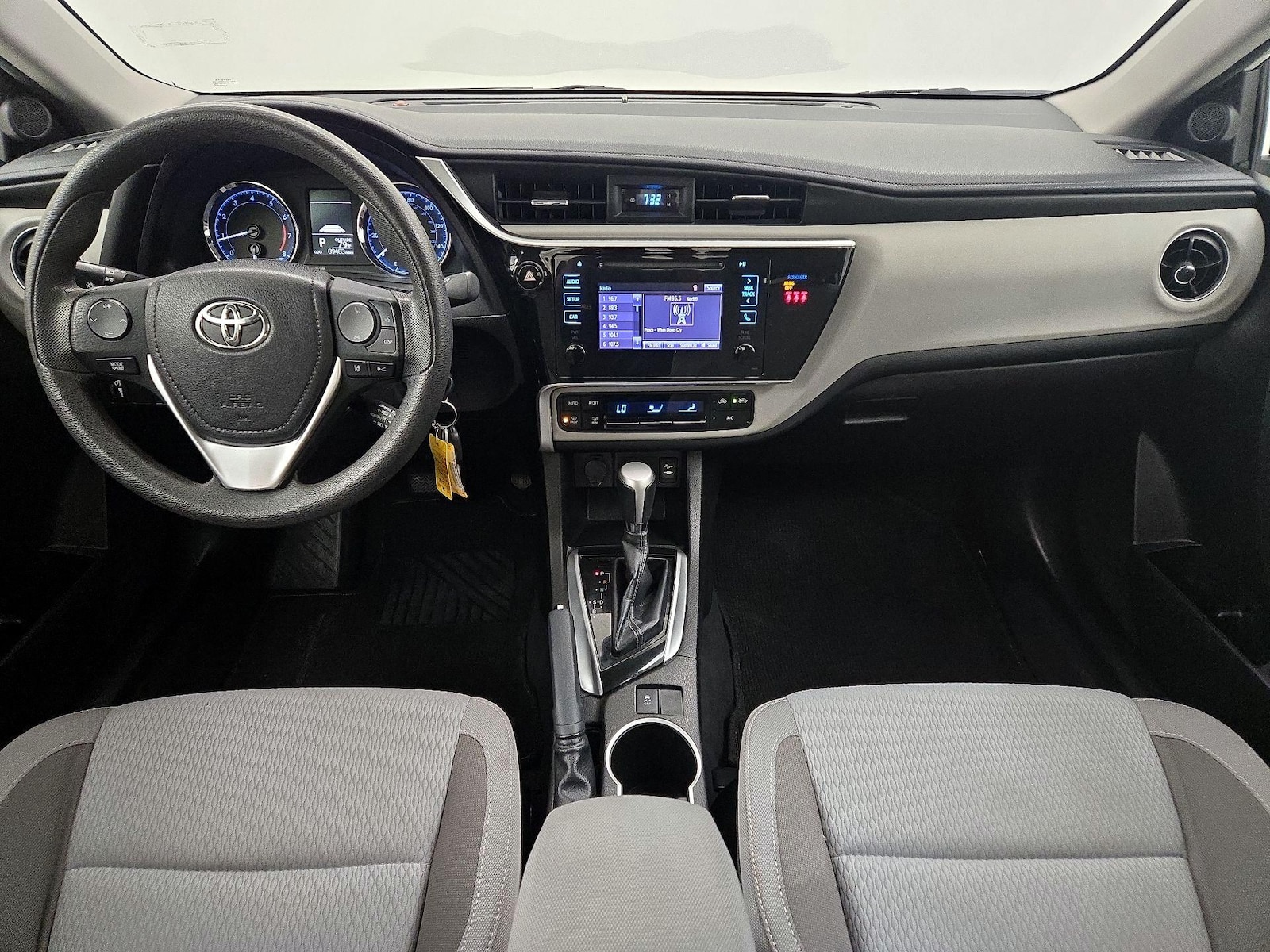 2018 Toyota Corolla LE - Photo 10