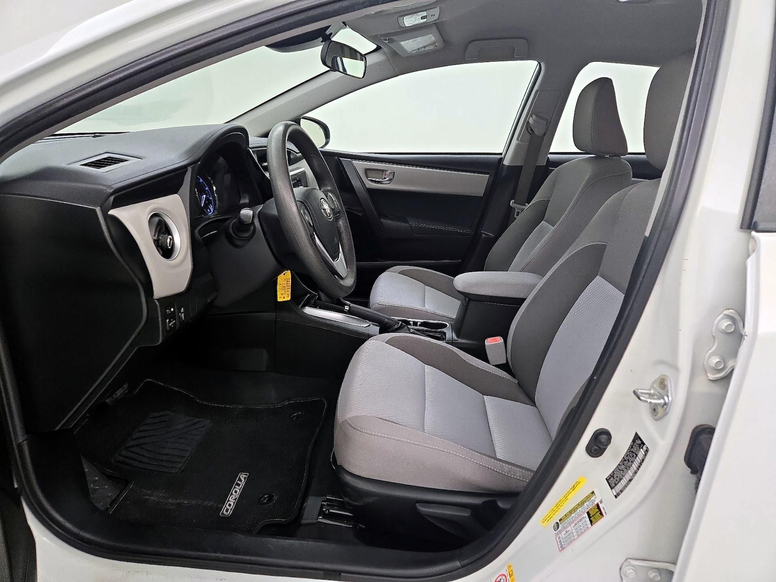2018 Toyota Corolla LE - Photo 12