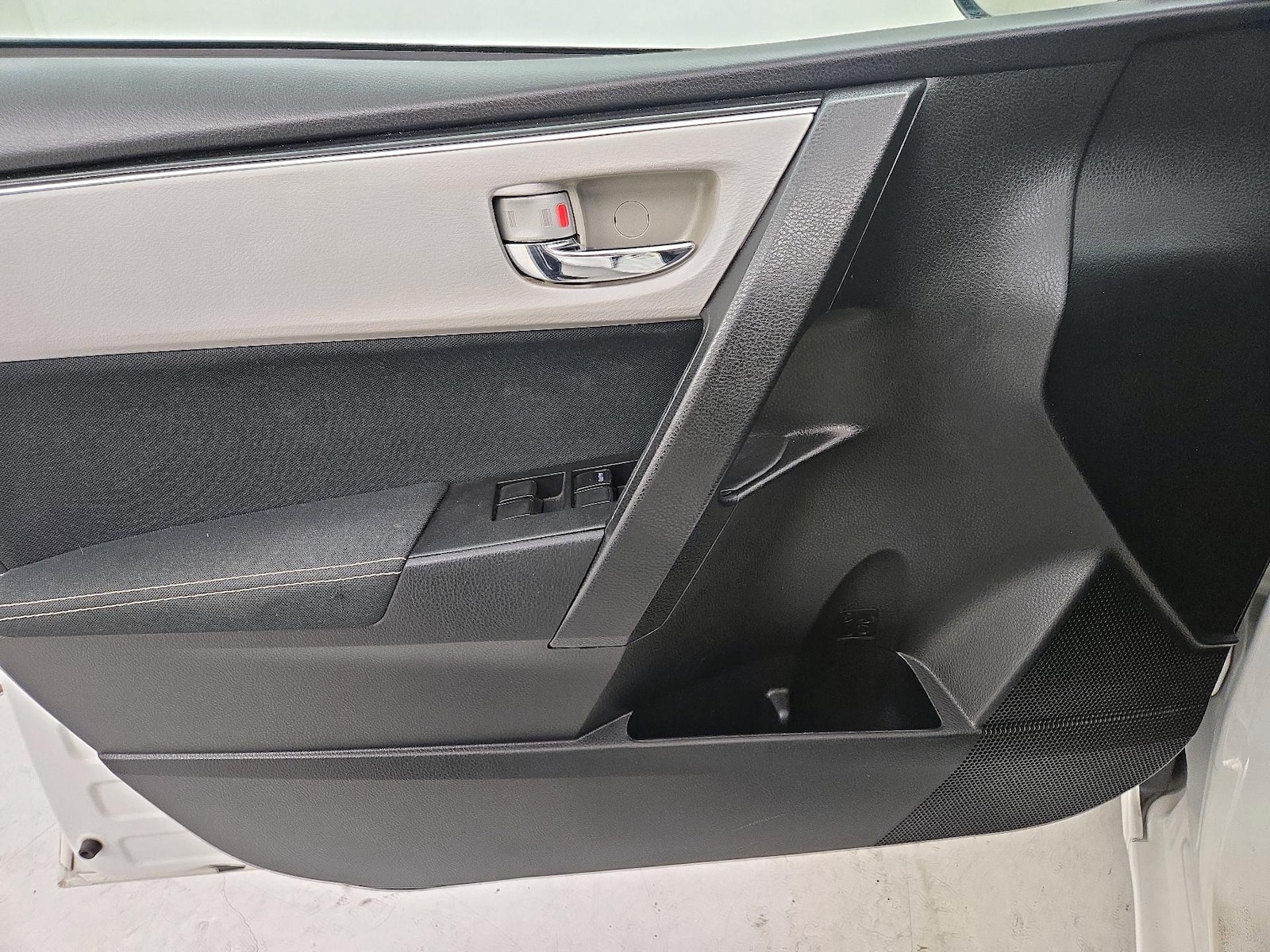 2018 Toyota Corolla LE - Photo 13