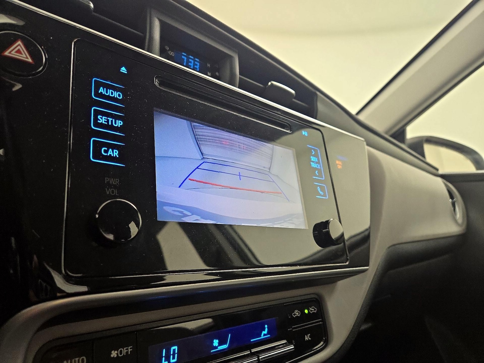 2018 Toyota Corolla LE - Photo 15