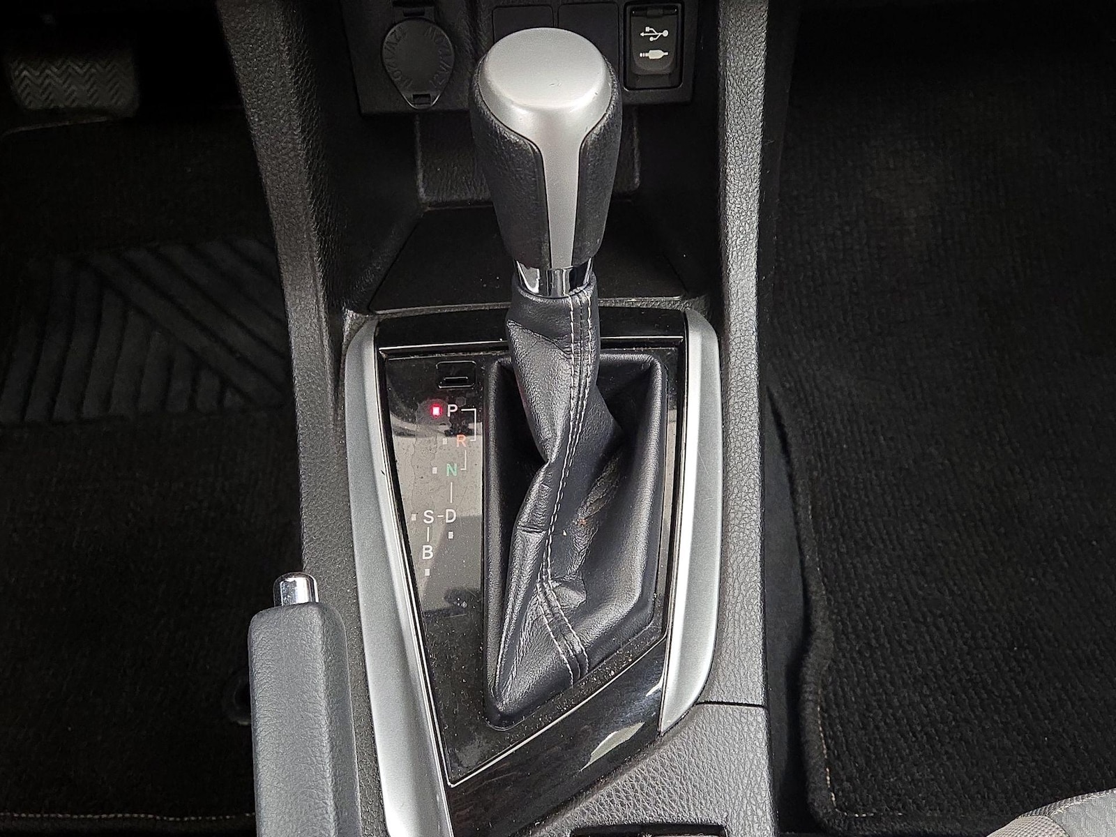 2018 Toyota Corolla LE - Photo 18