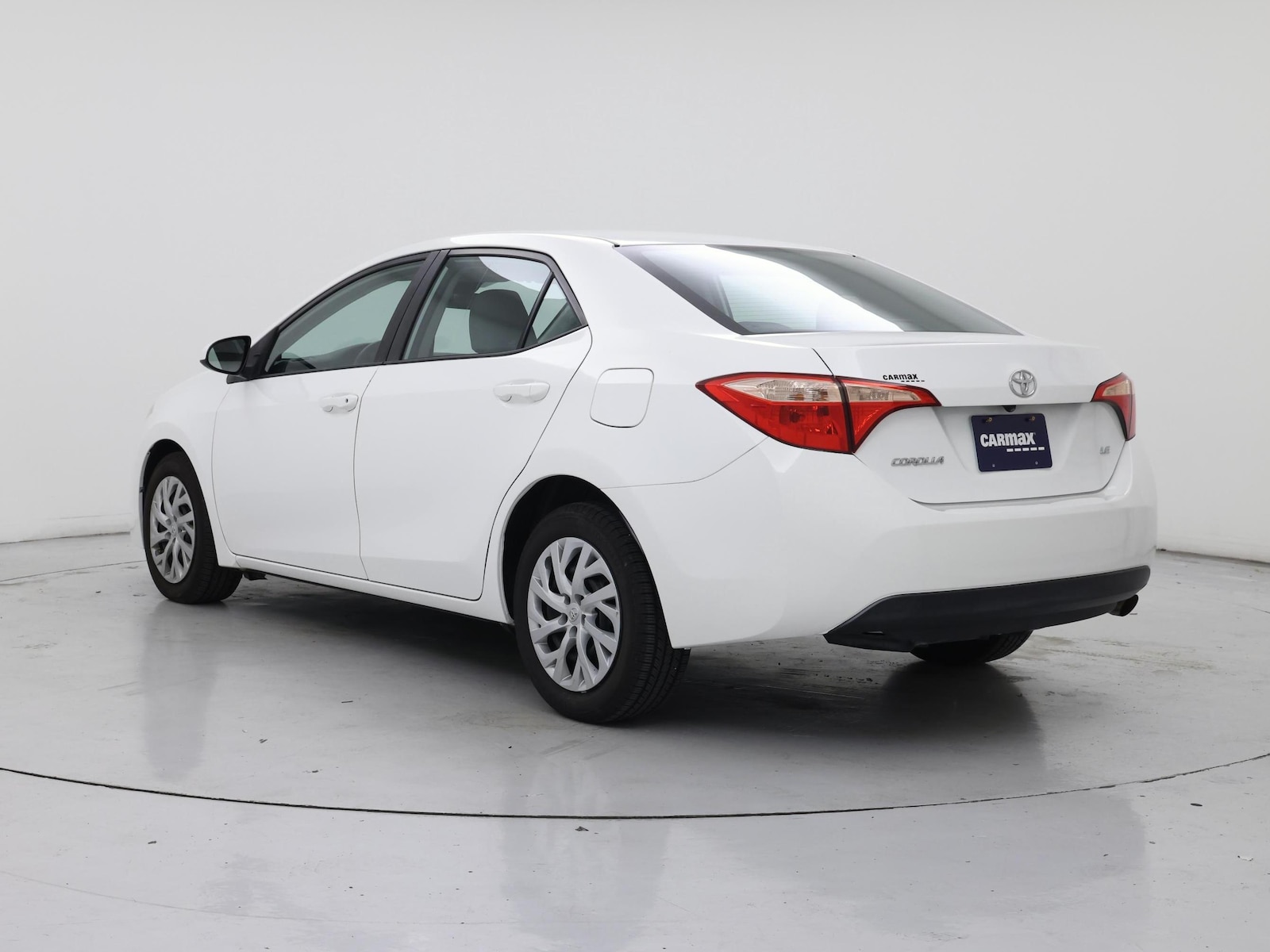 2018 Toyota Corolla LE - Photo 3