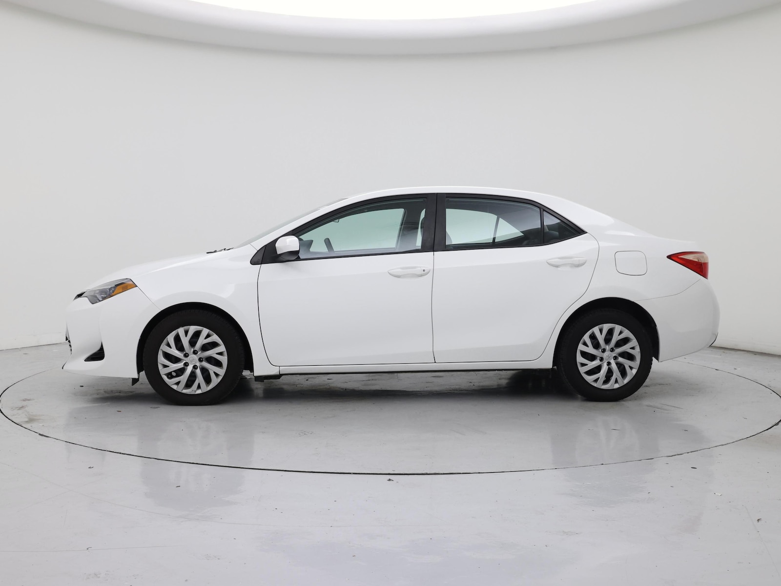 2018 Toyota Corolla LE - Photo 4
