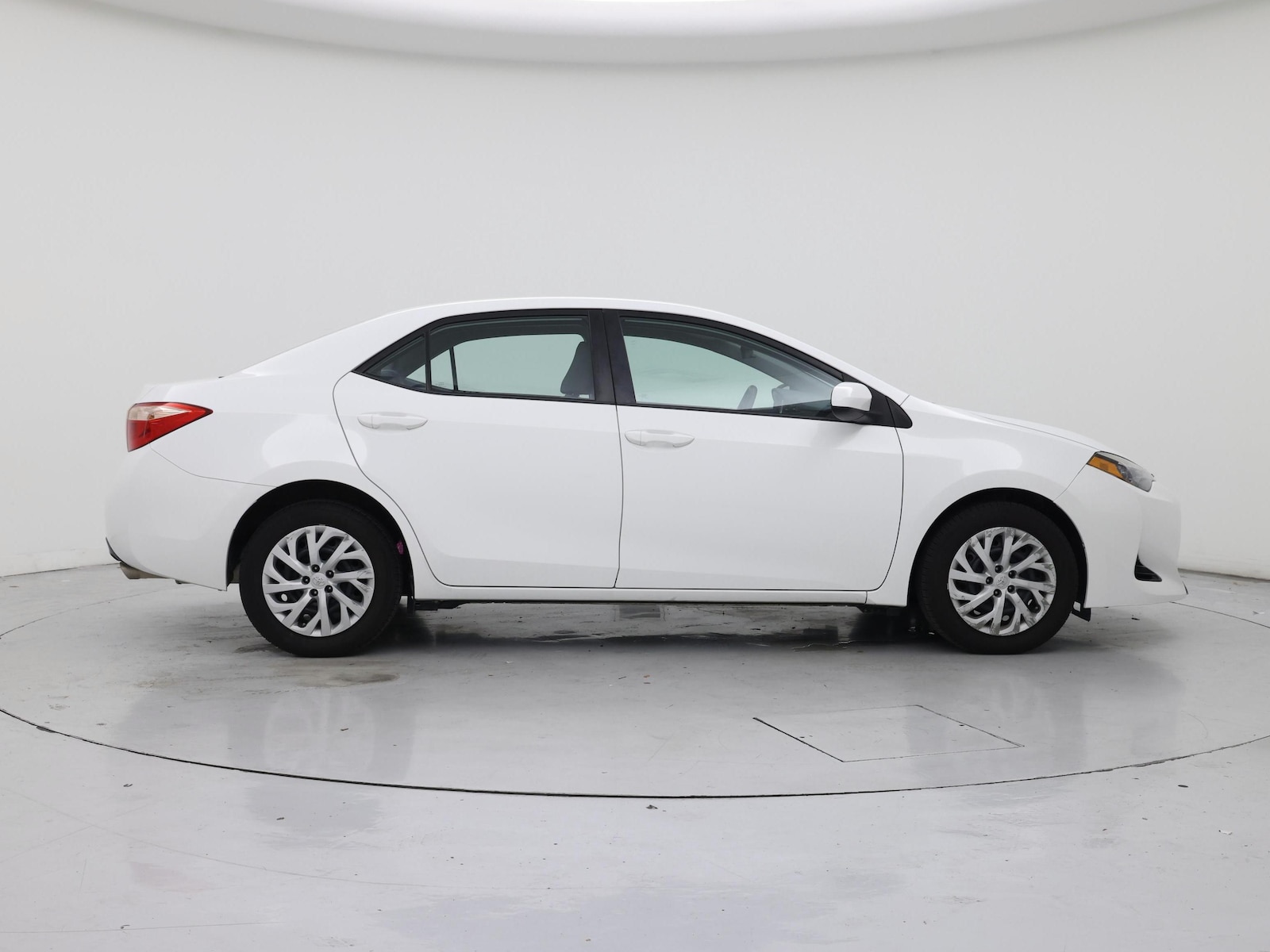2018 Toyota Corolla LE - Photo 8