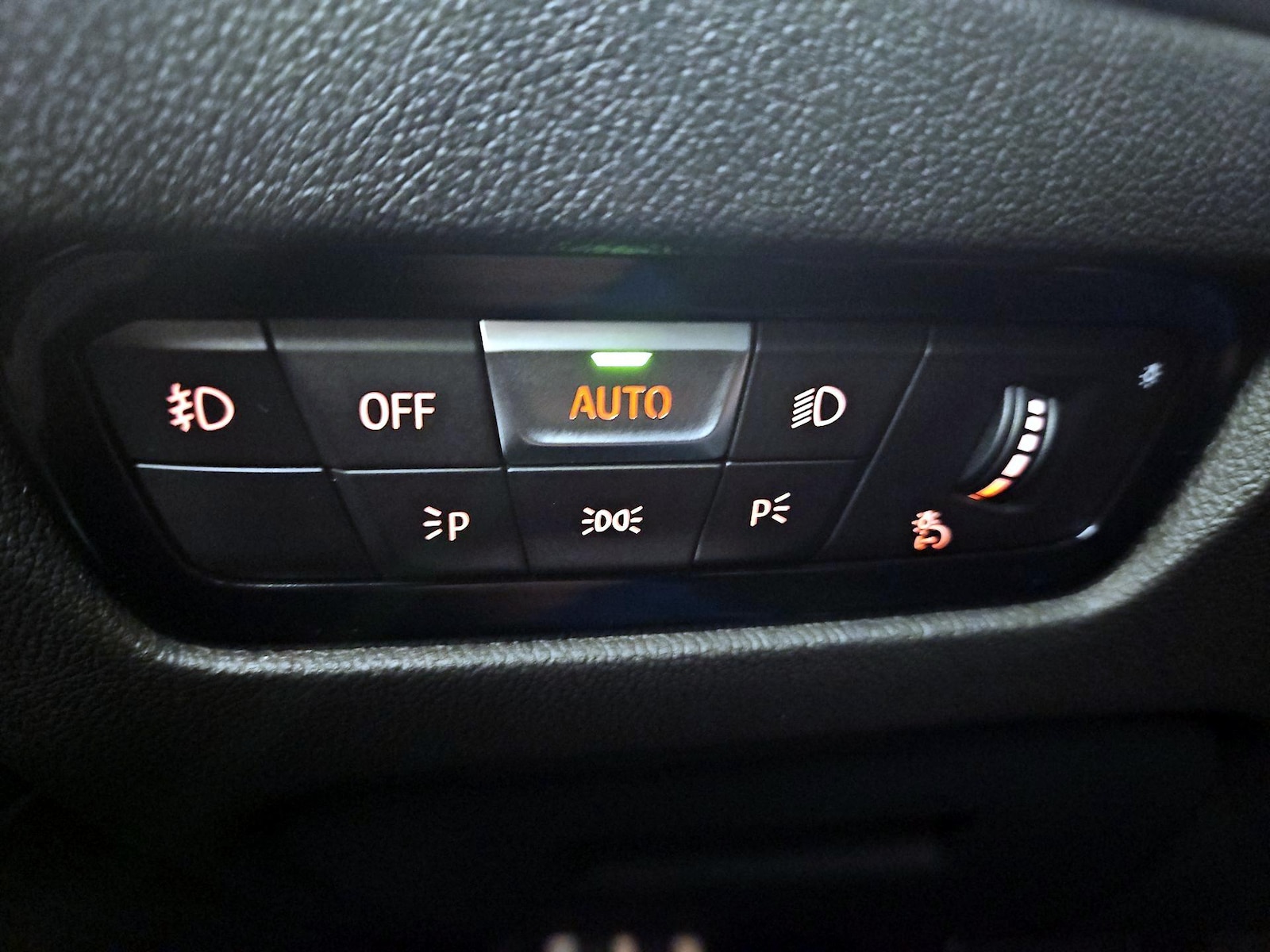 2021 BMW 3 Series 330i - Photo 14