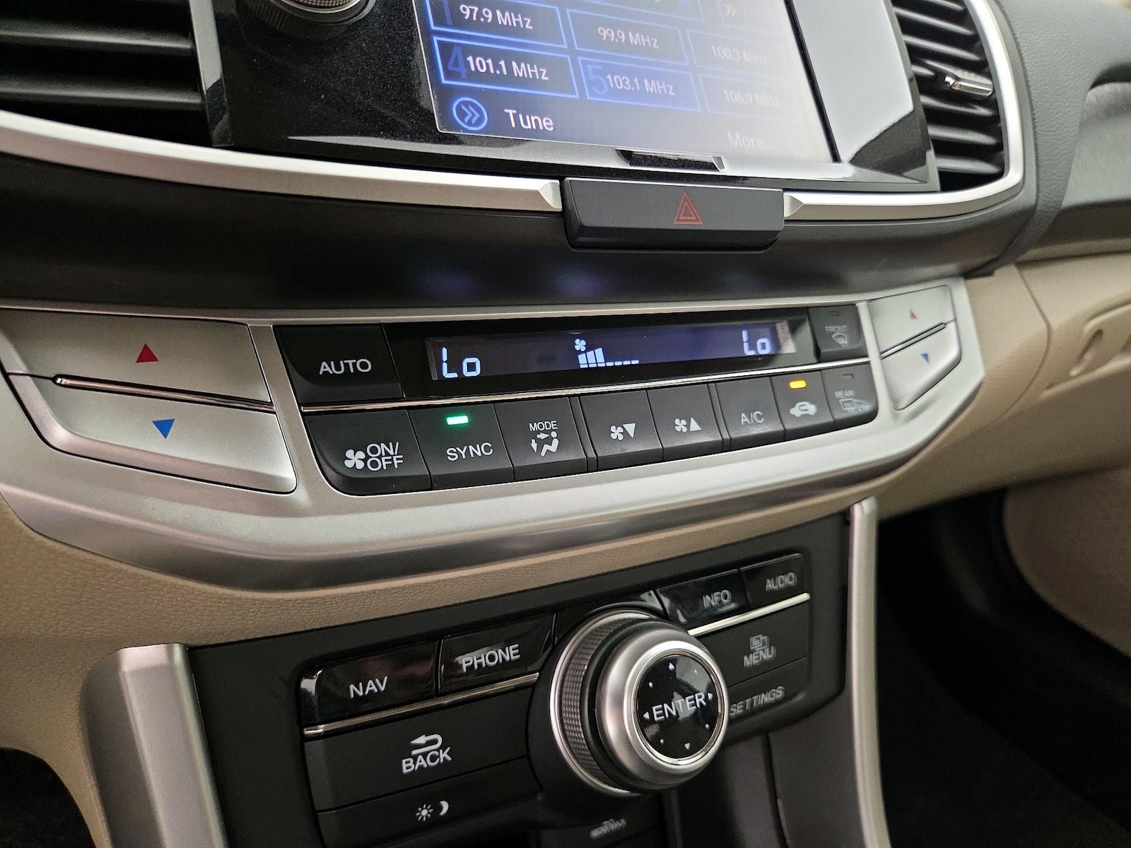 2015 Honda Accord Touring - Photo 18
