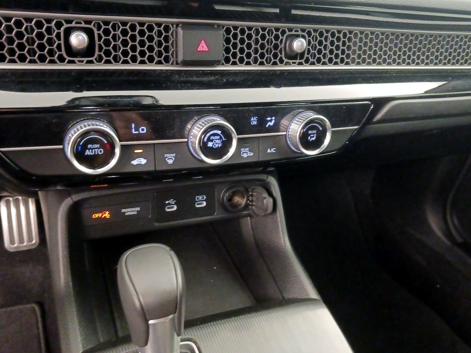 2025 Honda Civic Hatchback Sport - Photo 17
