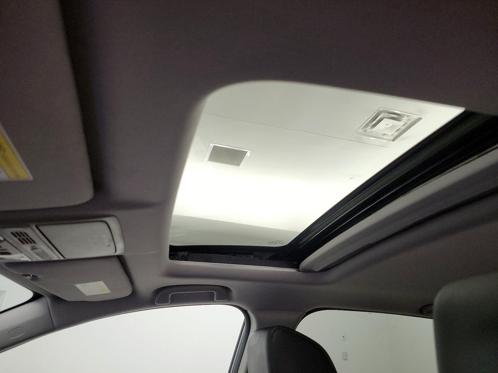 Sunroof(s) & Overhead Airbags
