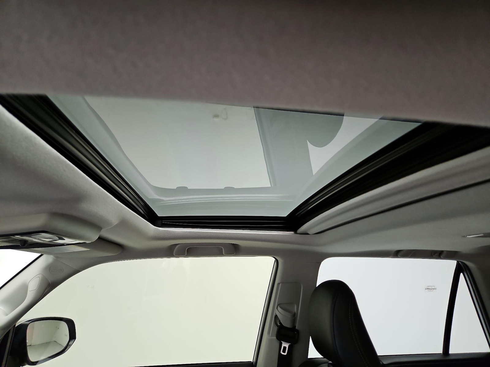 Sunroof(s) & Overhead Airbags