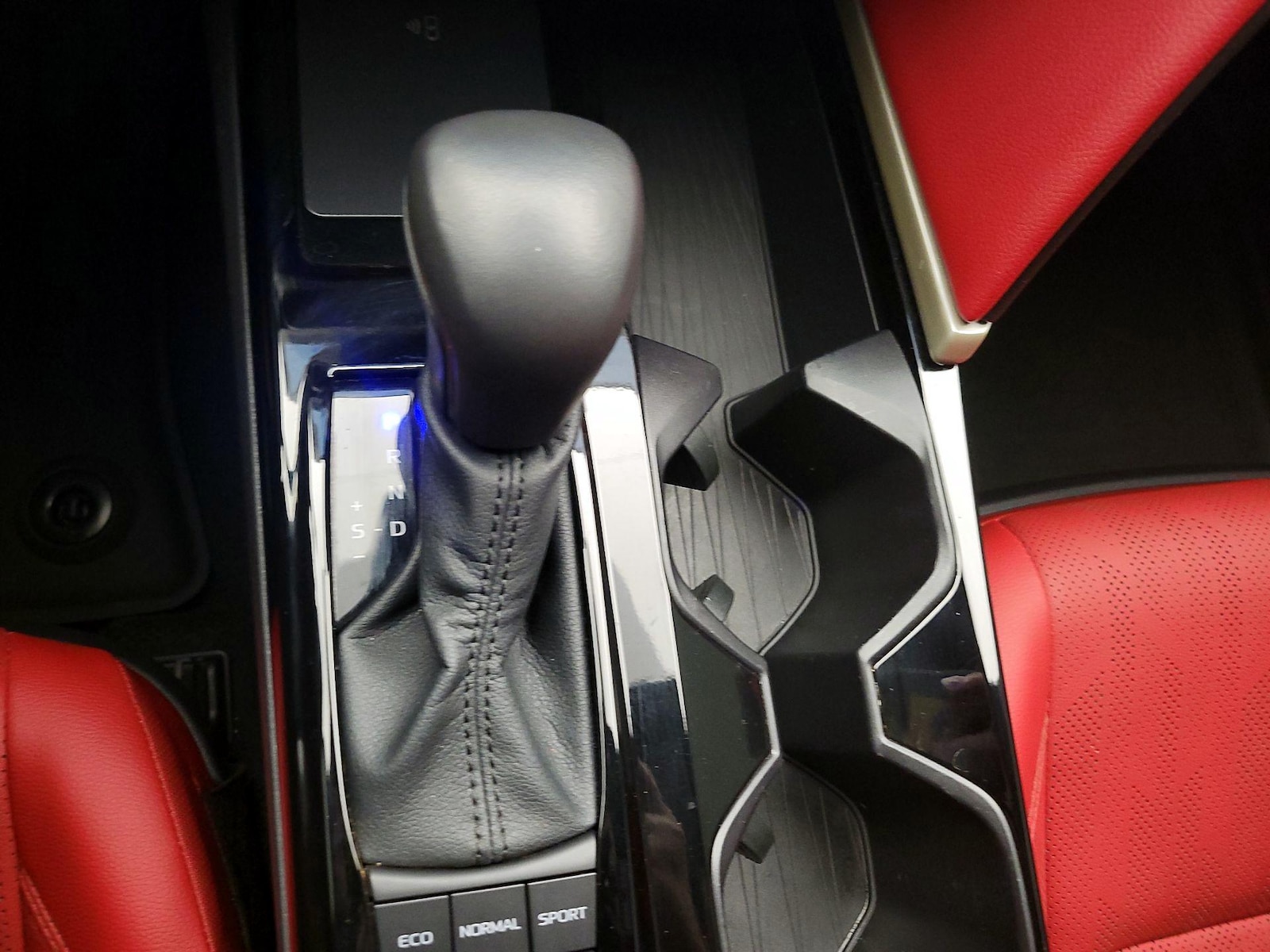 2025 Toyota Camry XSE - Photo 18
