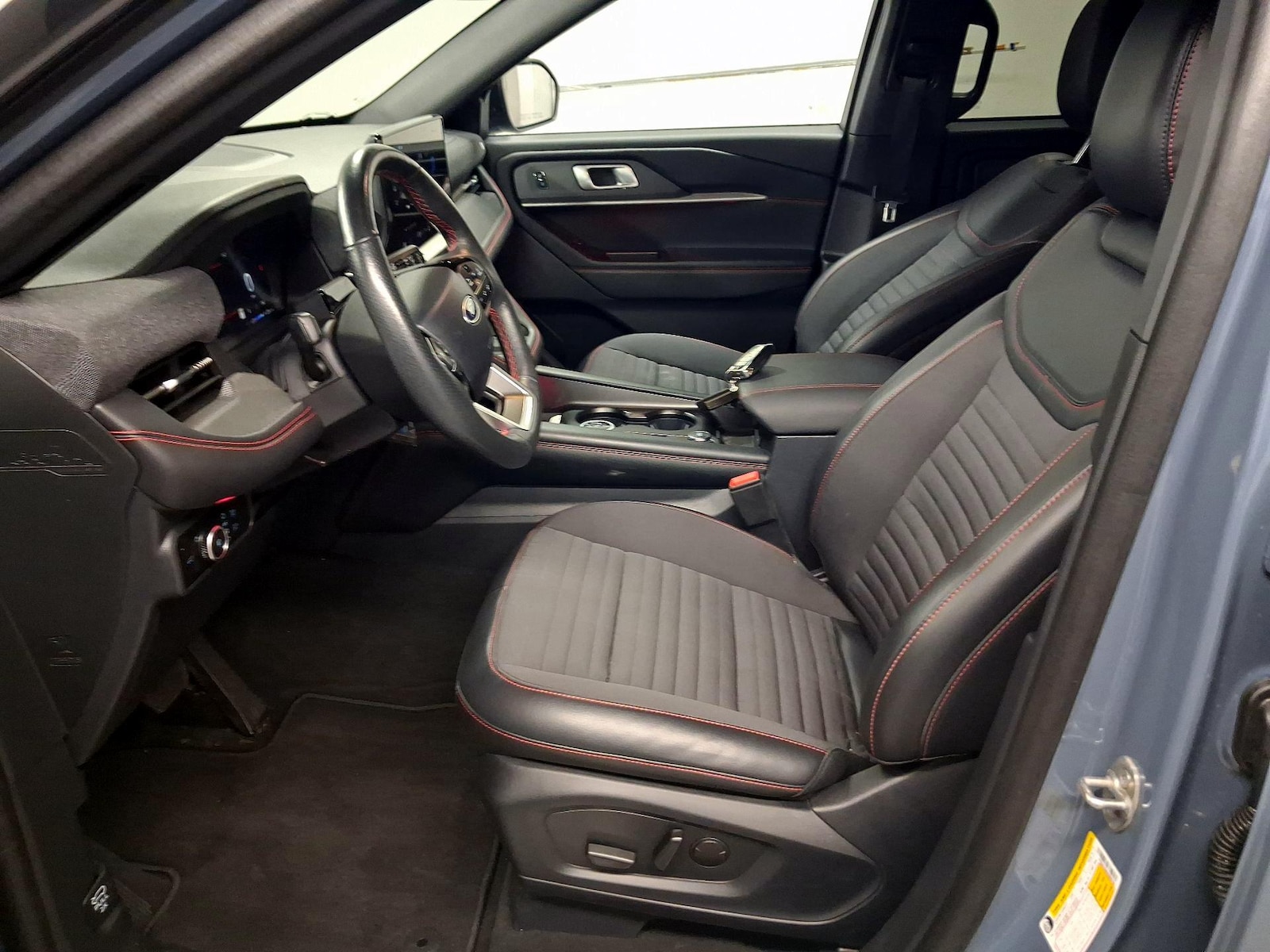 2025 Ford Explorer ST-LINE - Photo 12
