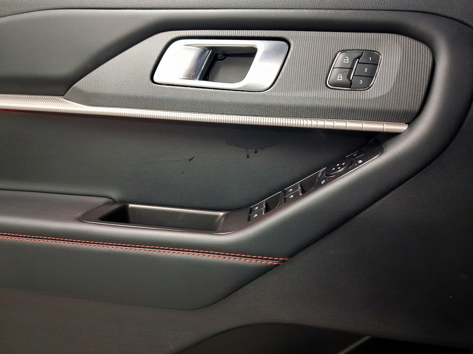 2025 Ford Explorer ST-LINE - Photo 13