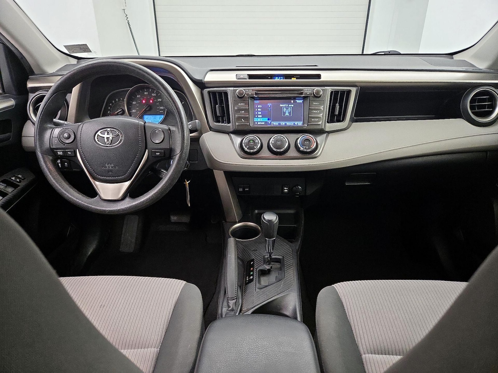 2015 Toyota RAV4 LE - Photo 10