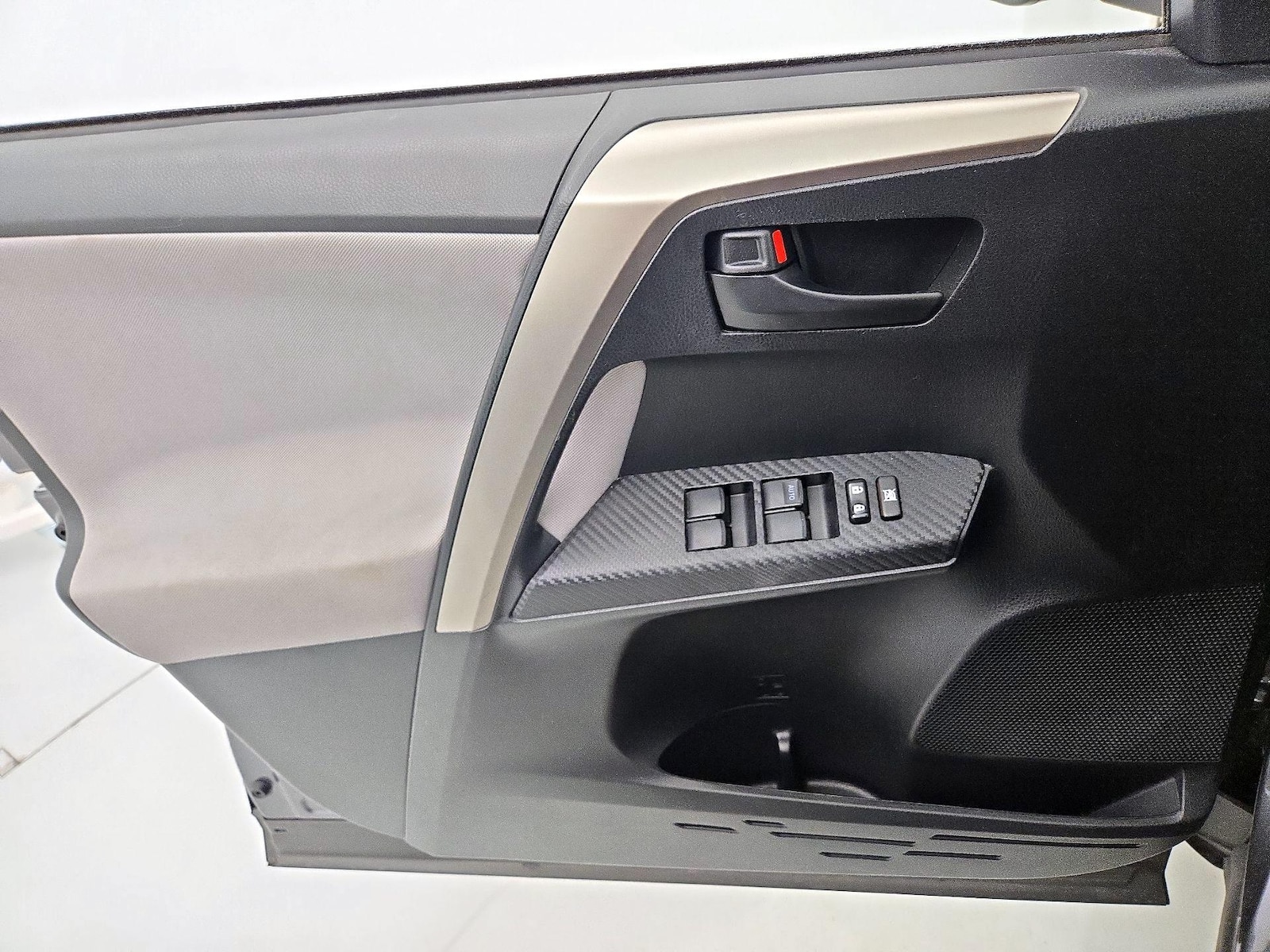 2015 Toyota RAV4 LE - Photo 13