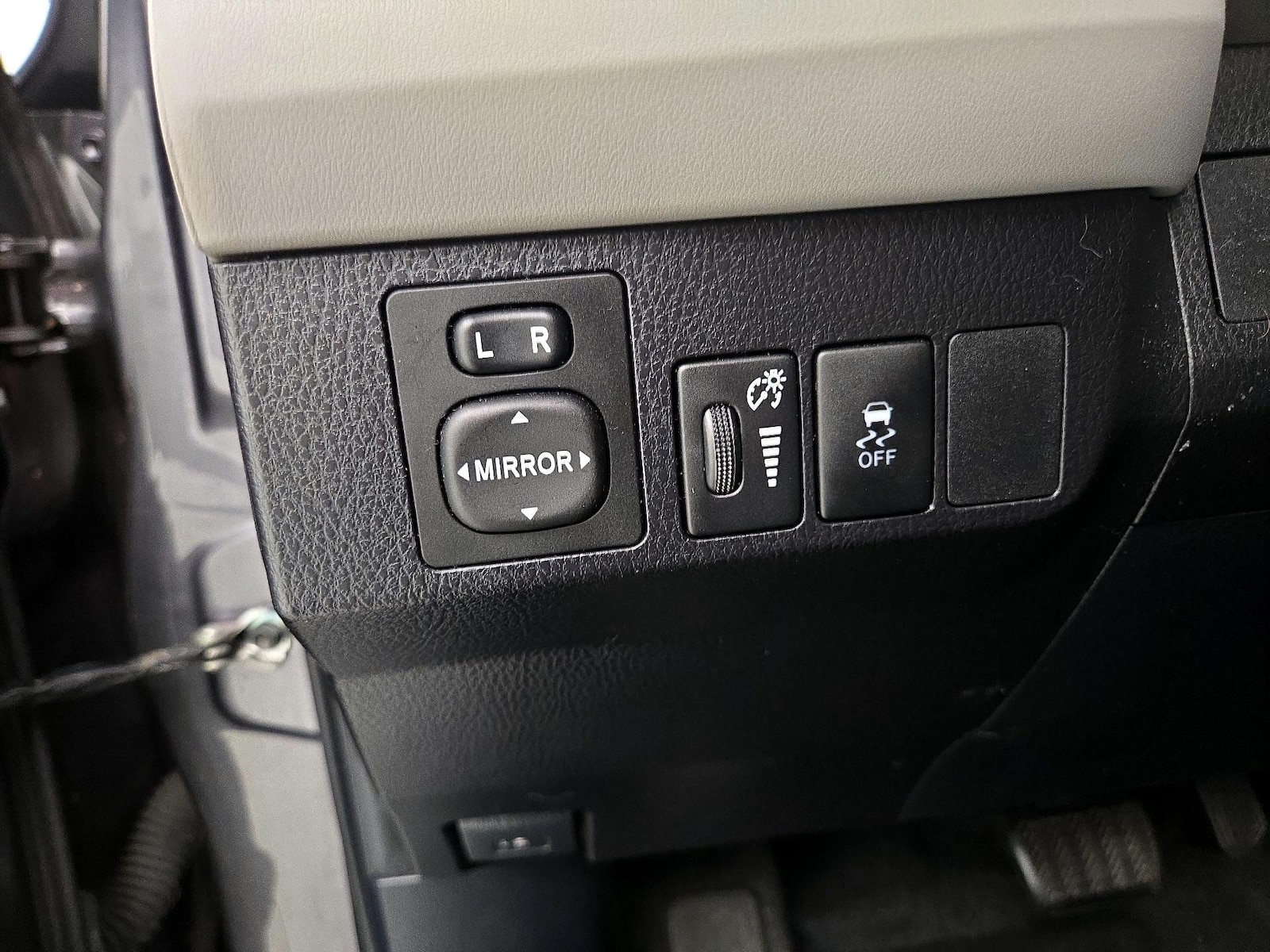 2015 Toyota RAV4 LE - Photo 14
