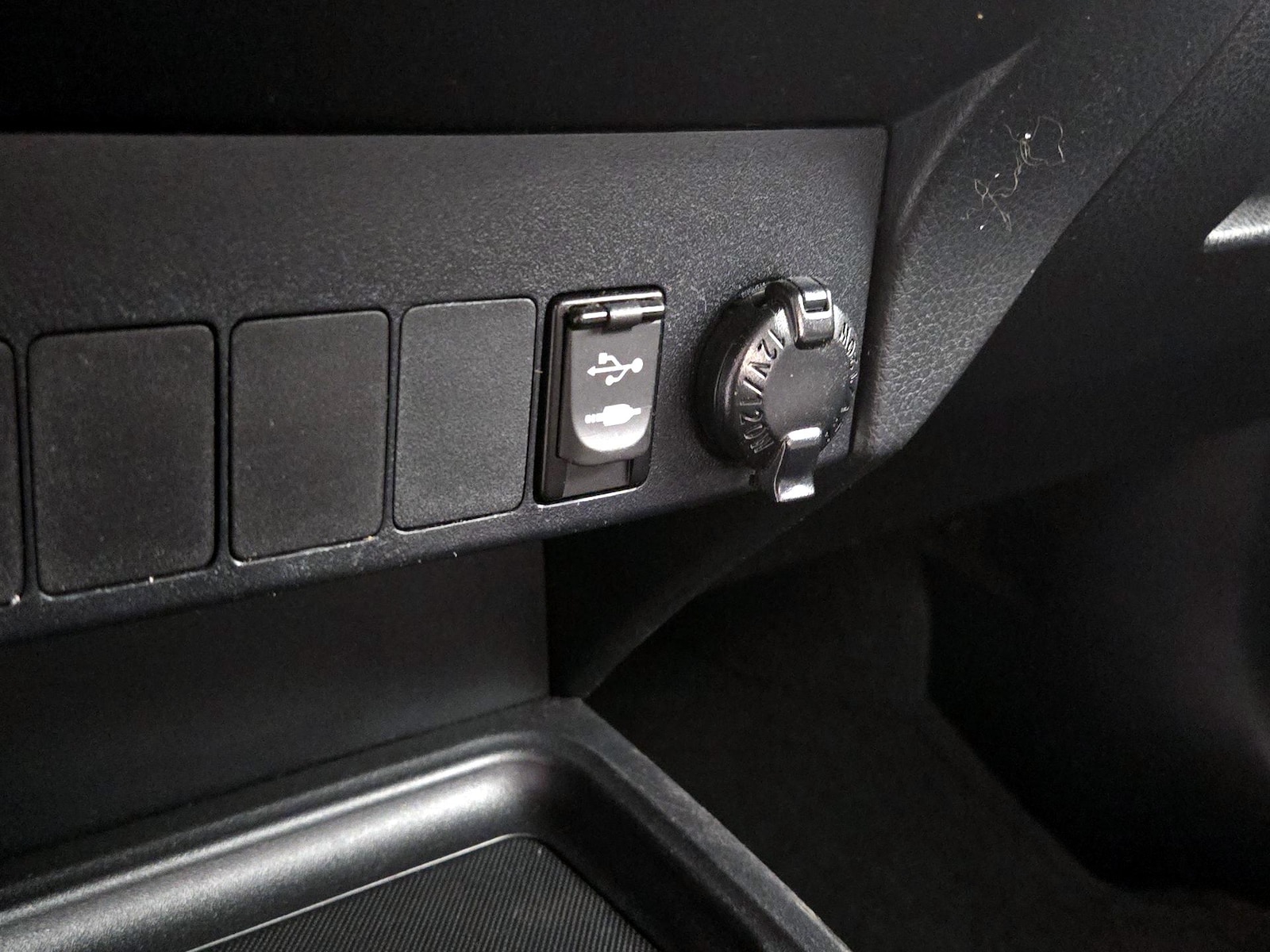 2015 Toyota RAV4 LE - Photo 19