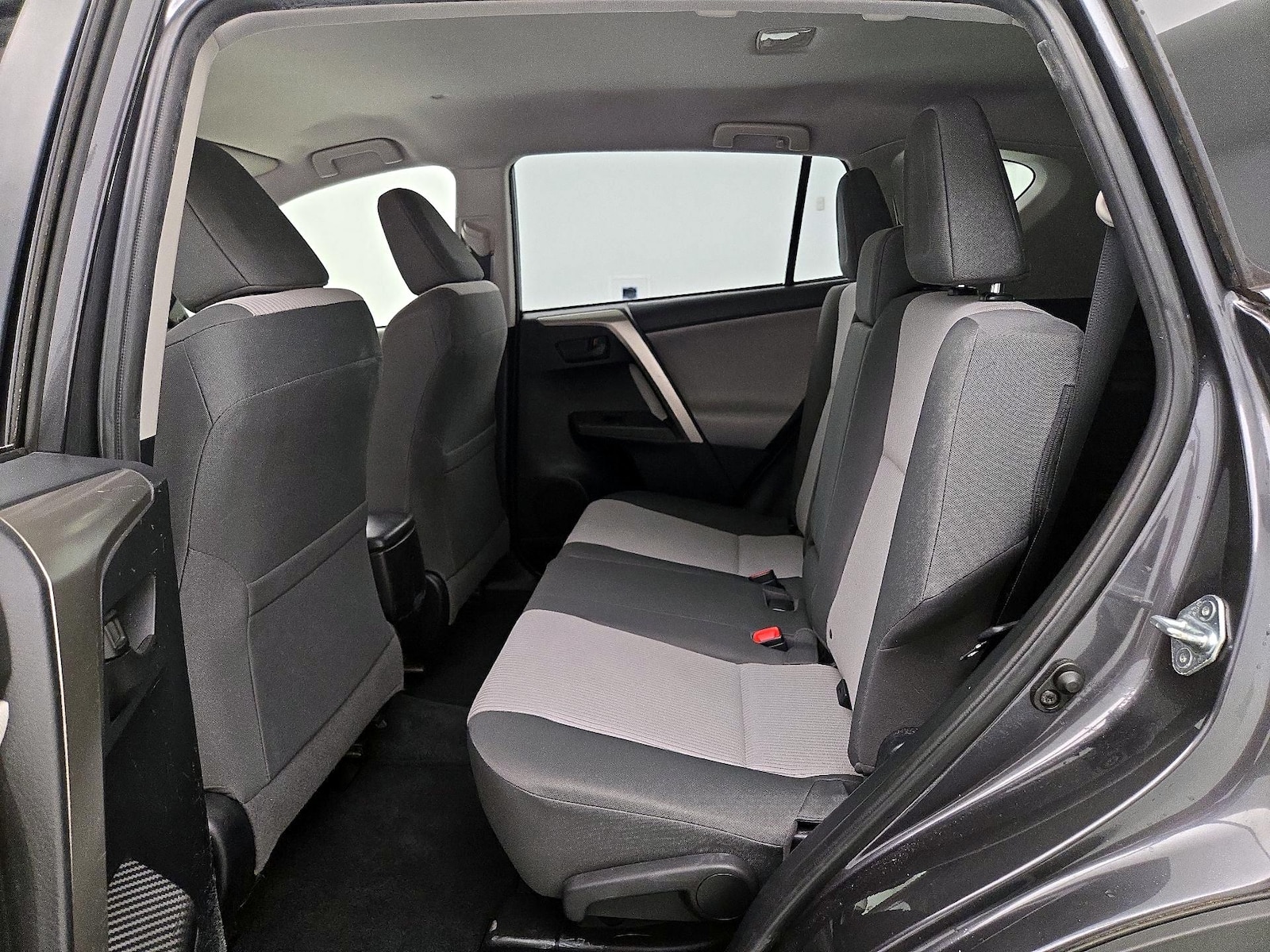 2015 Toyota RAV4 LE - Photo 20