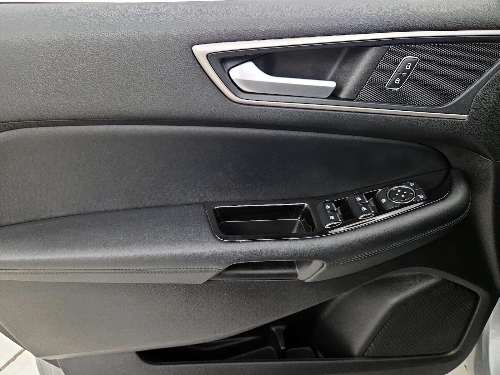 2020 Ford Edge SEL - Photo 13