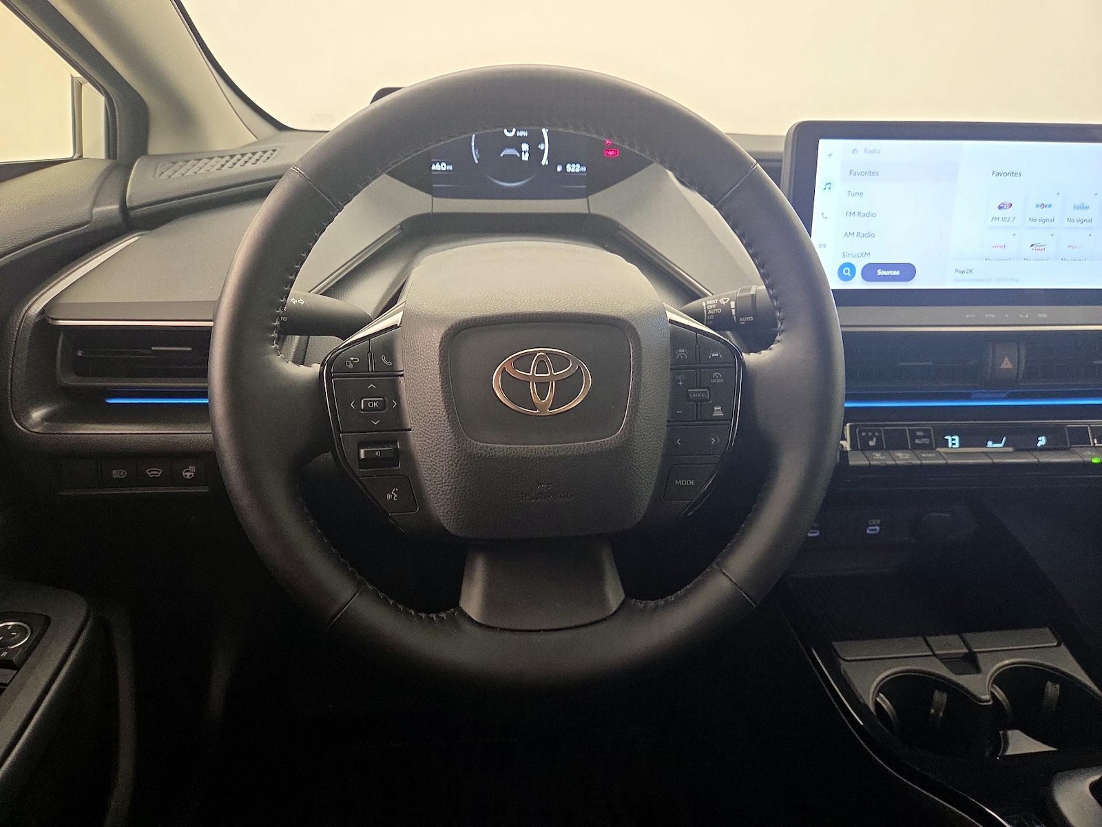 2025 Toyota Prius Nightshade - Photo 11