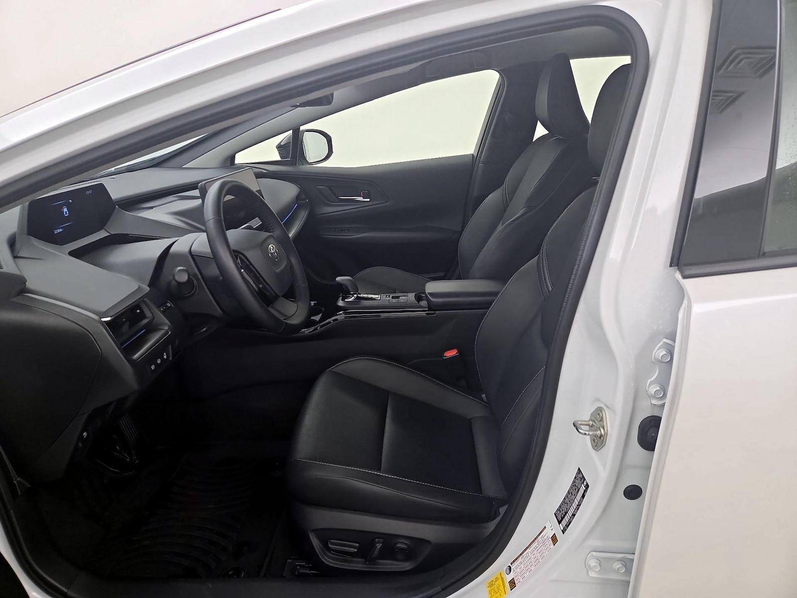 2025 Toyota Prius Nightshade - Photo 12