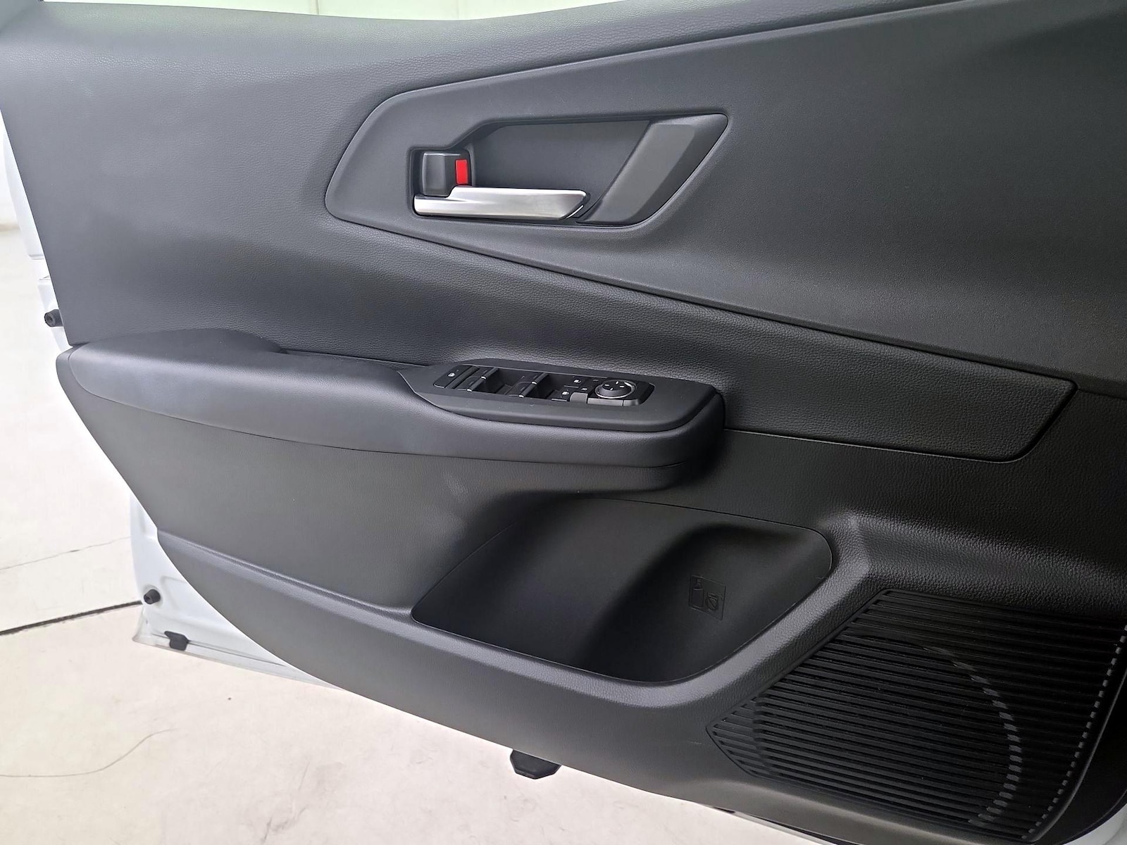 2025 Toyota Prius Nightshade - Photo 13