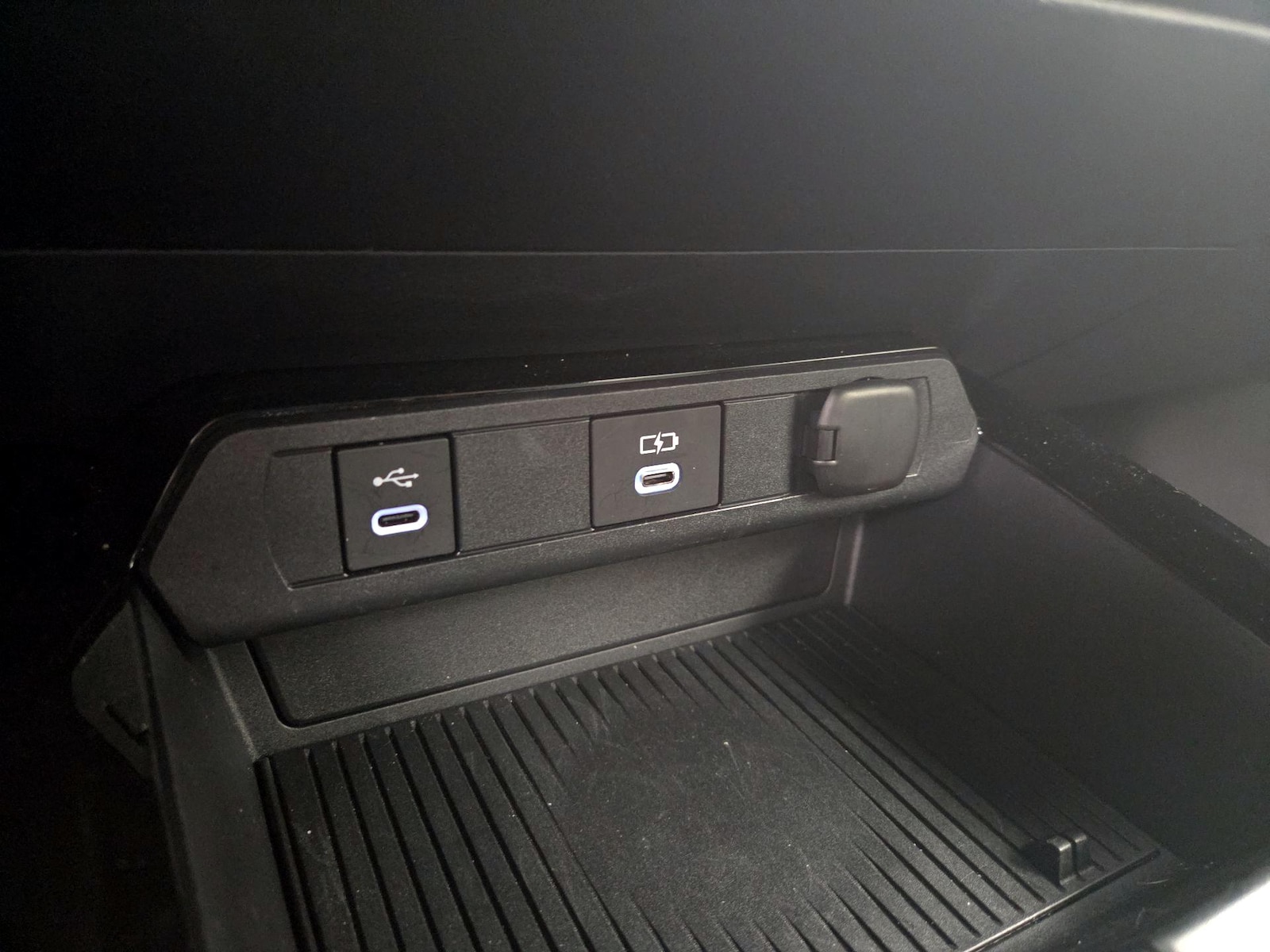 2025 Toyota Prius Nightshade - Photo 19