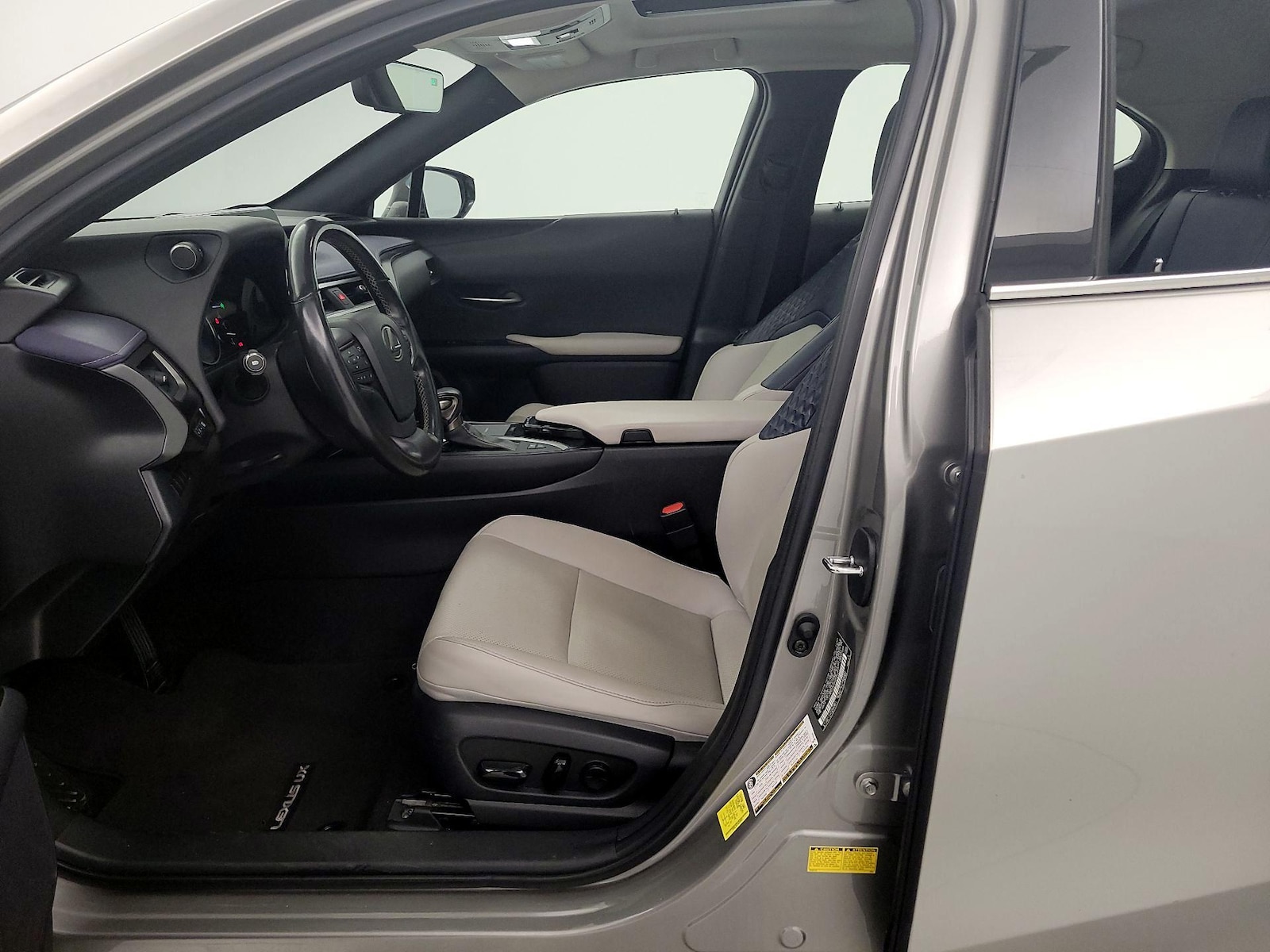 2022 Lexus UX Hybrid 250h - Photo 12