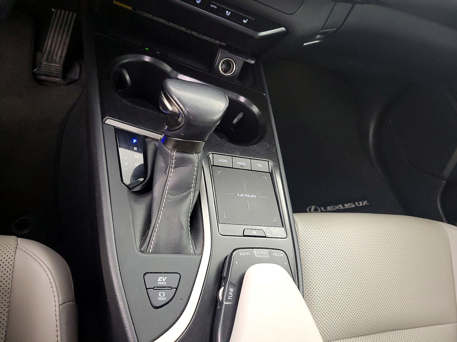 2022 Lexus UX Hybrid 250h - Photo 18