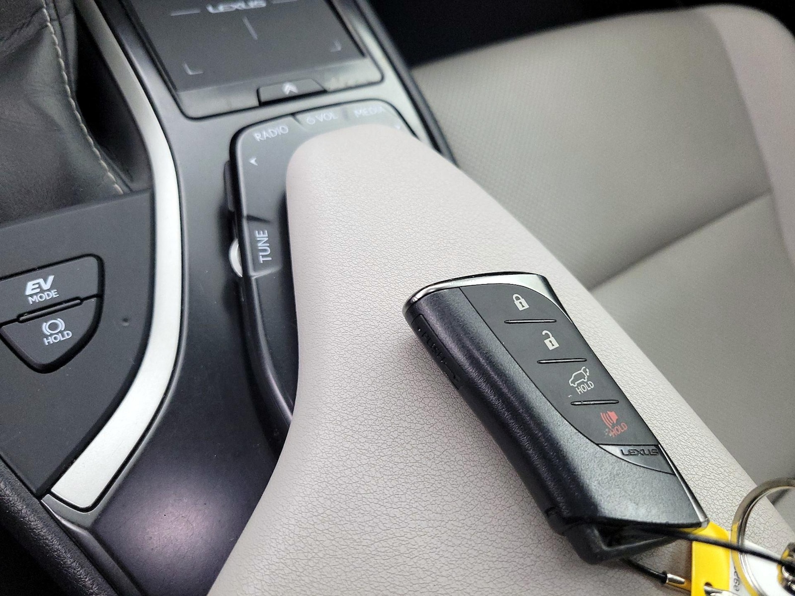 2022 Lexus UX Hybrid 250h - Photo 24