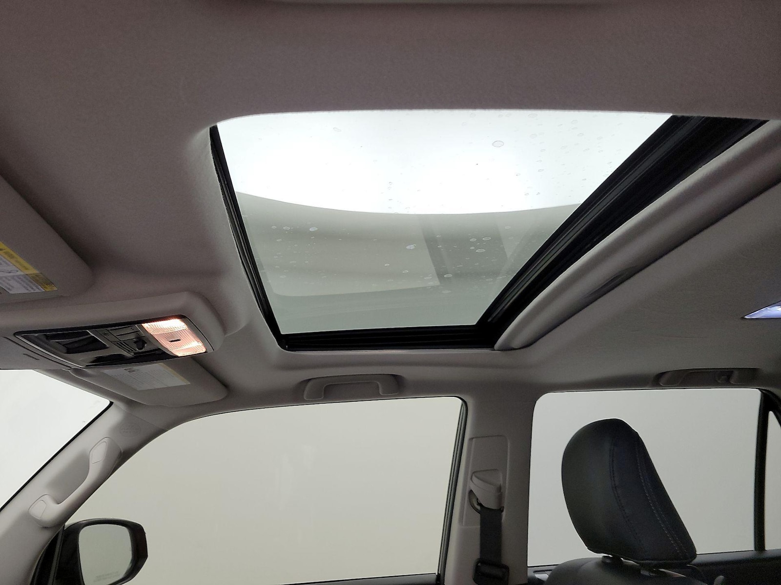 Sunroof(s) & Overhead Airbags