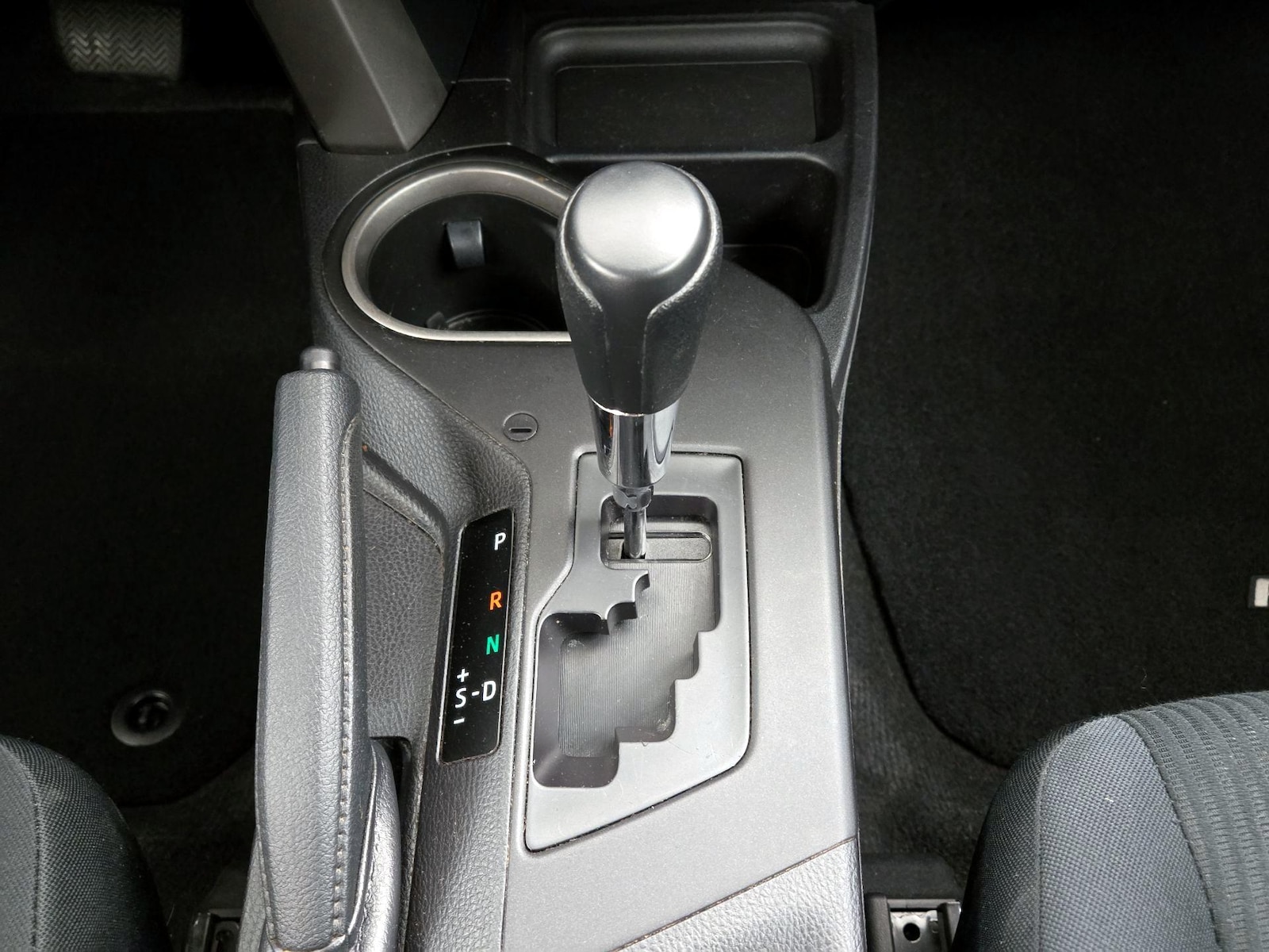 2016 Toyota RAV4 LE - Photo 18