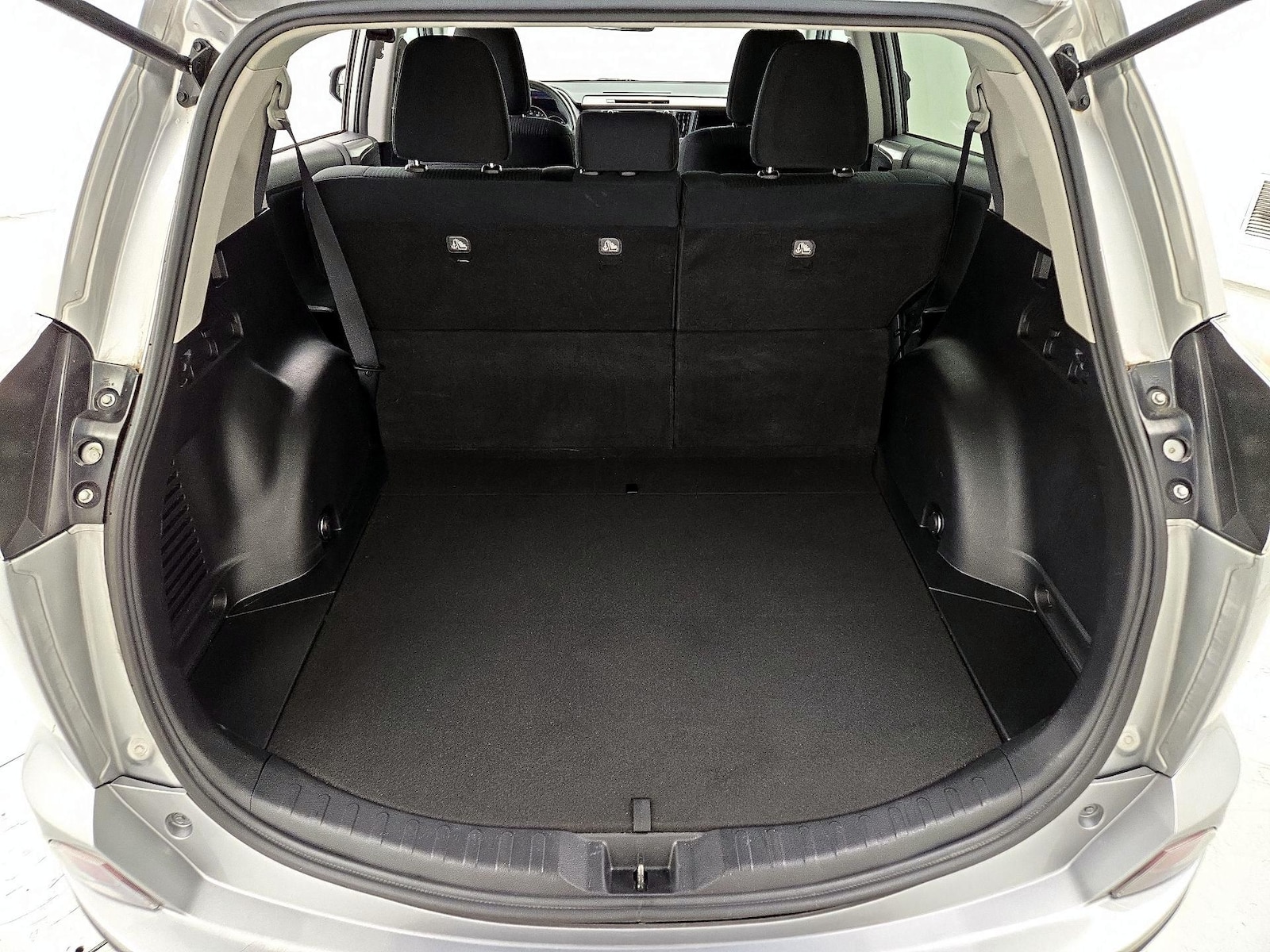 2016 Toyota RAV4 LE - Photo 21