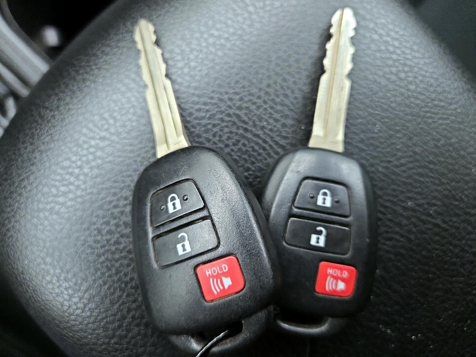 2016 Toyota RAV4 LE - Photo 23