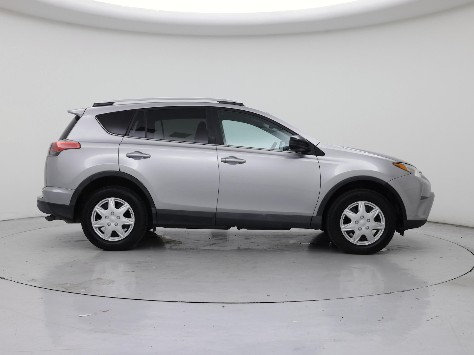 2016 Toyota RAV4 LE - Photo 8