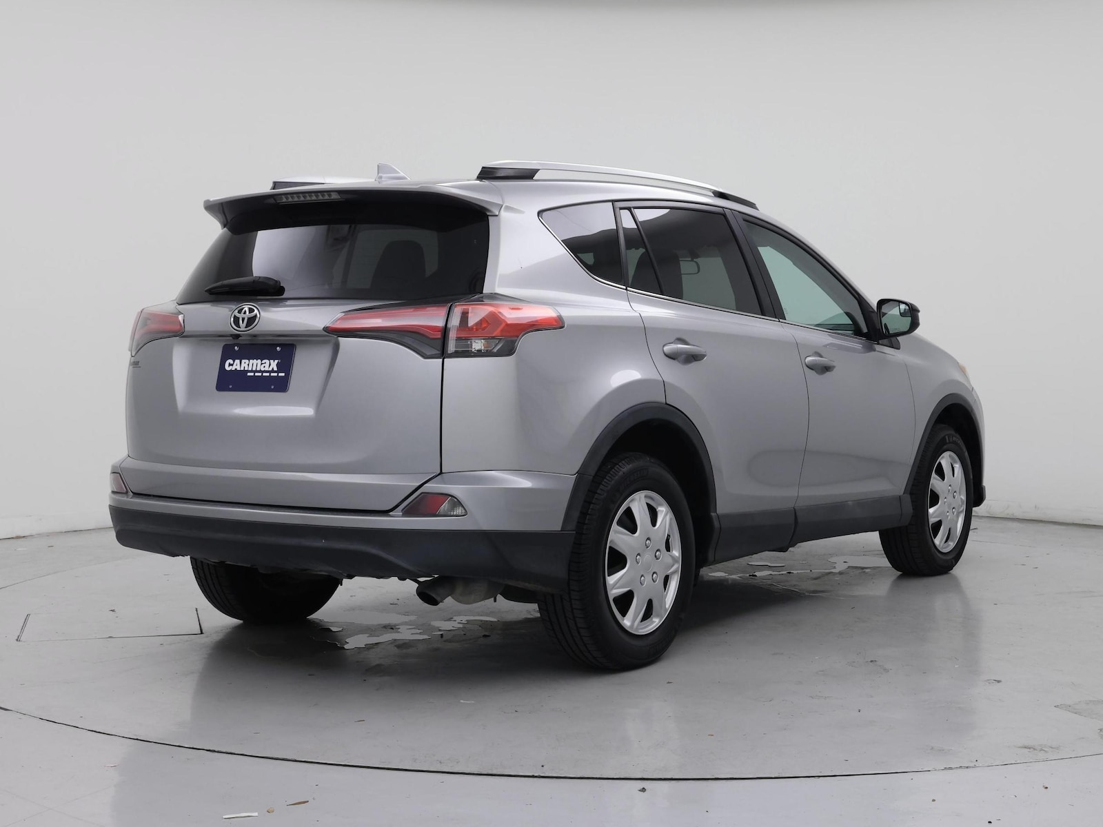 2016 Toyota RAV4 LE - Photo 9