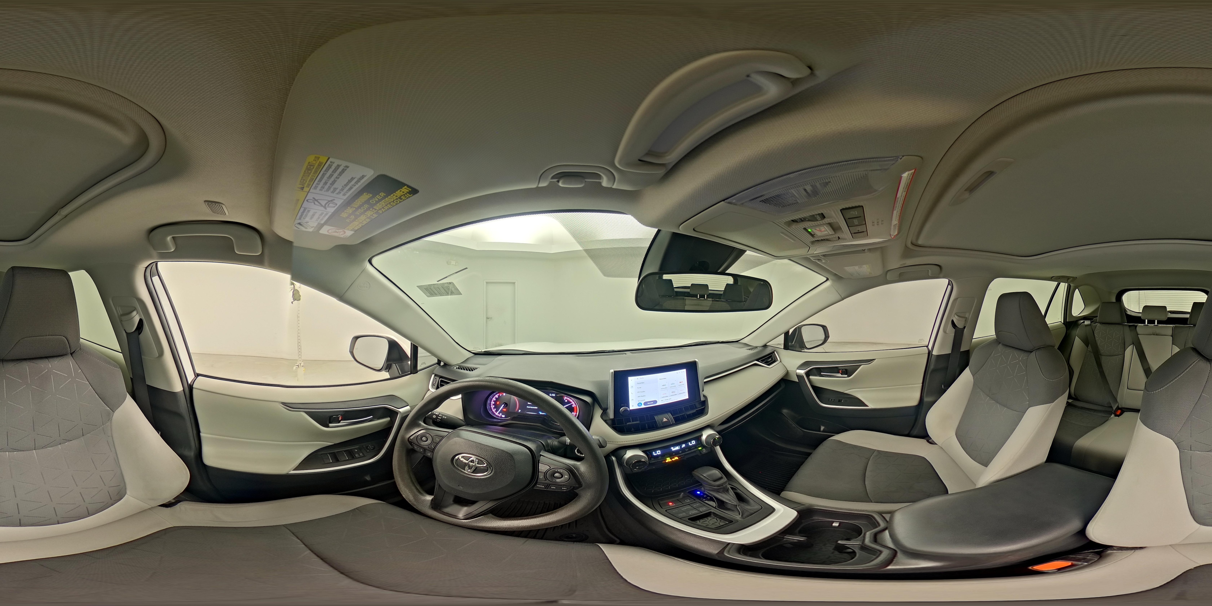 2024 Toyota RAV4 XLE - Photo 24