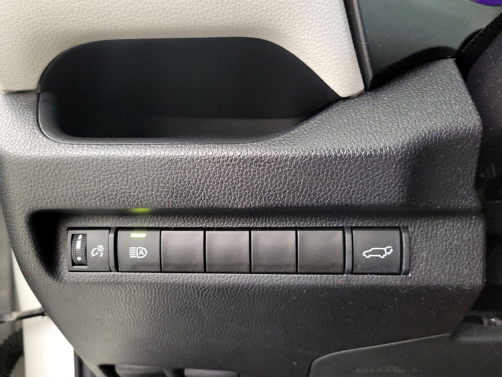 2024 Toyota RAV4 XLE - Photo 13