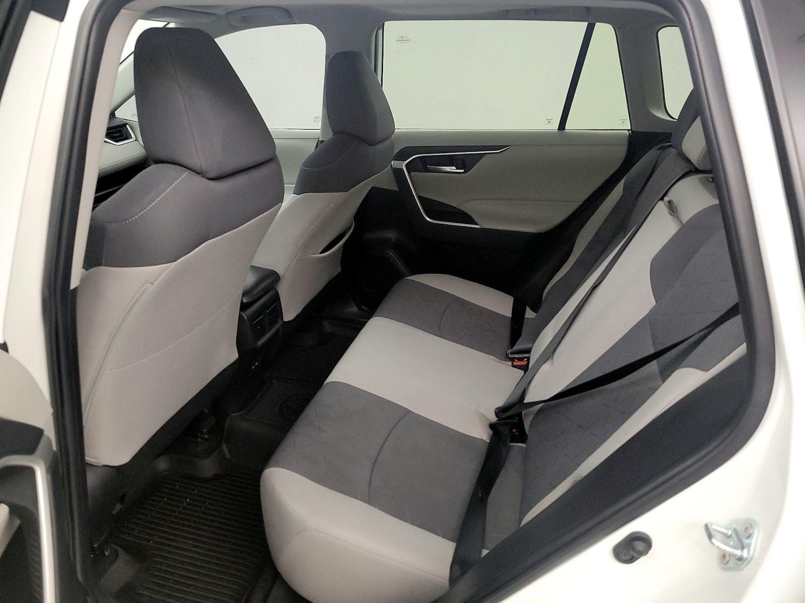2024 Toyota RAV4 XLE - Photo 20