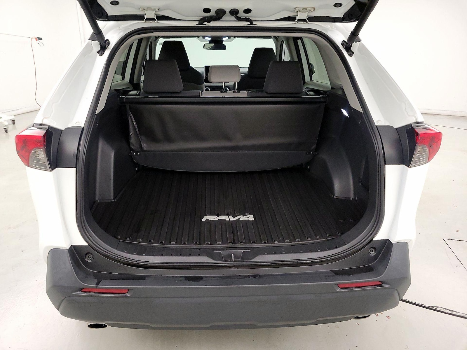 2024 Toyota RAV4 XLE - Photo 21