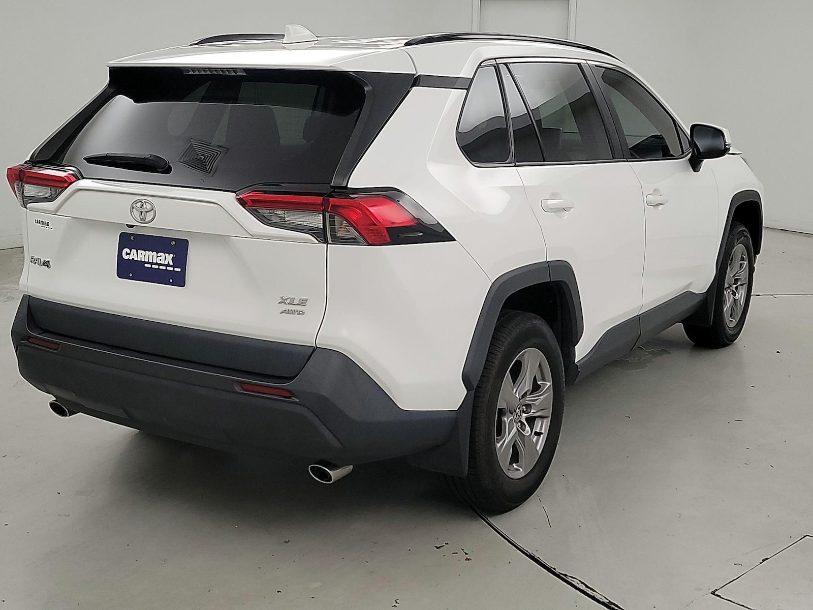 2024 Toyota RAV4 XLE - Photo 6