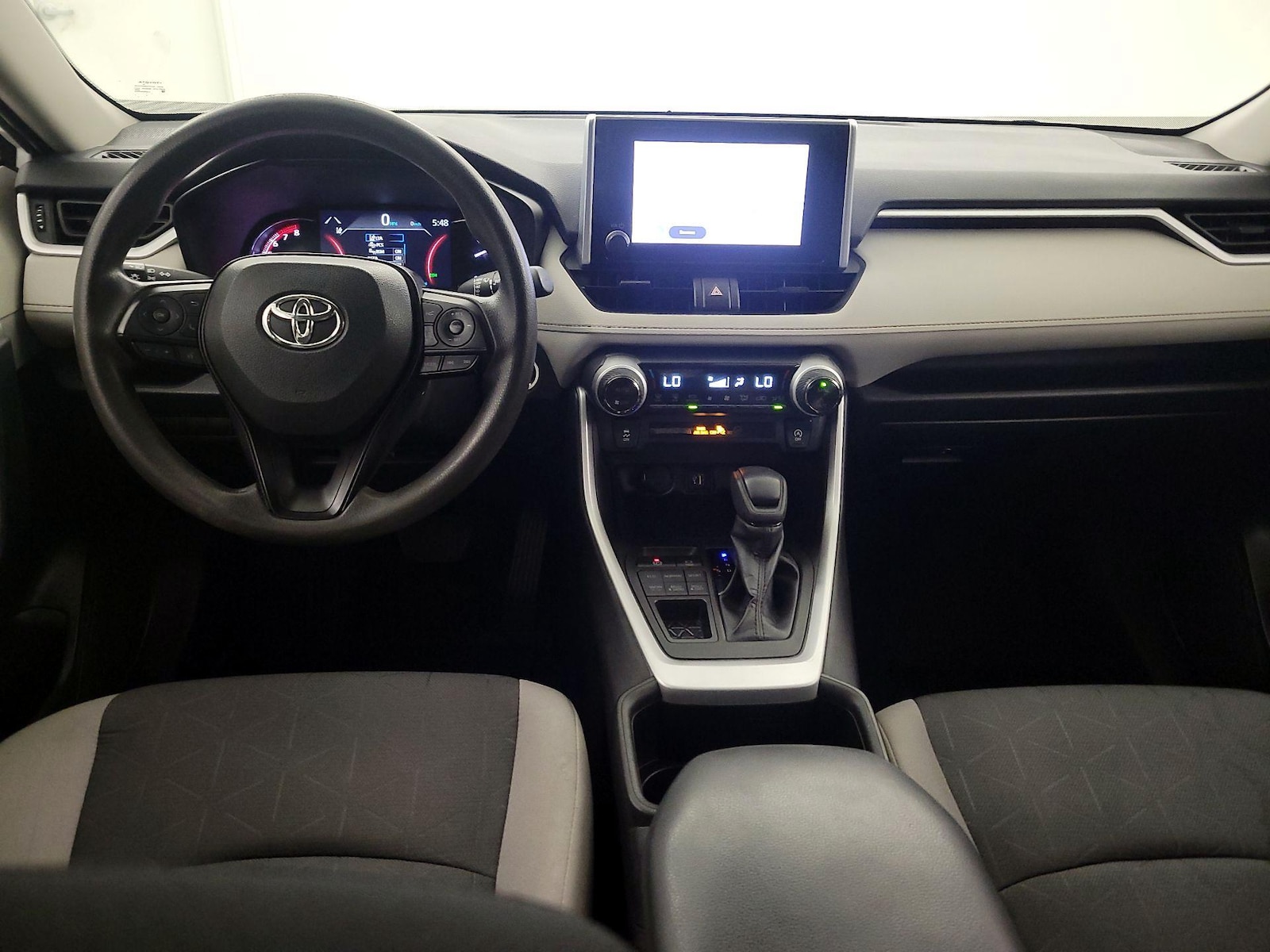 2024 Toyota RAV4 XLE - Photo 9