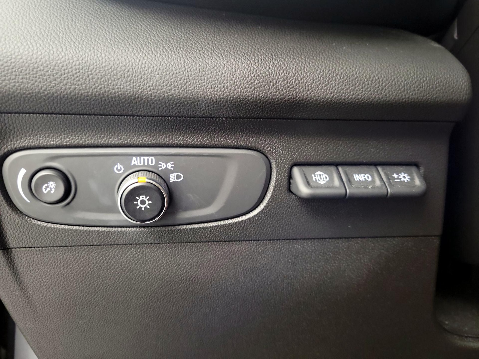 2022 Buick Envision Essence - Photo 12