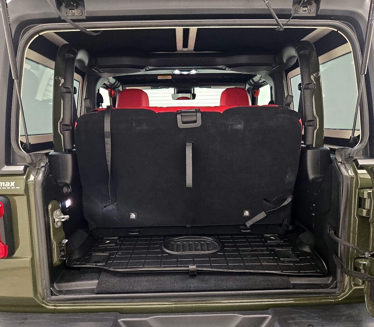 Trunk/Cargo (Seats Up)