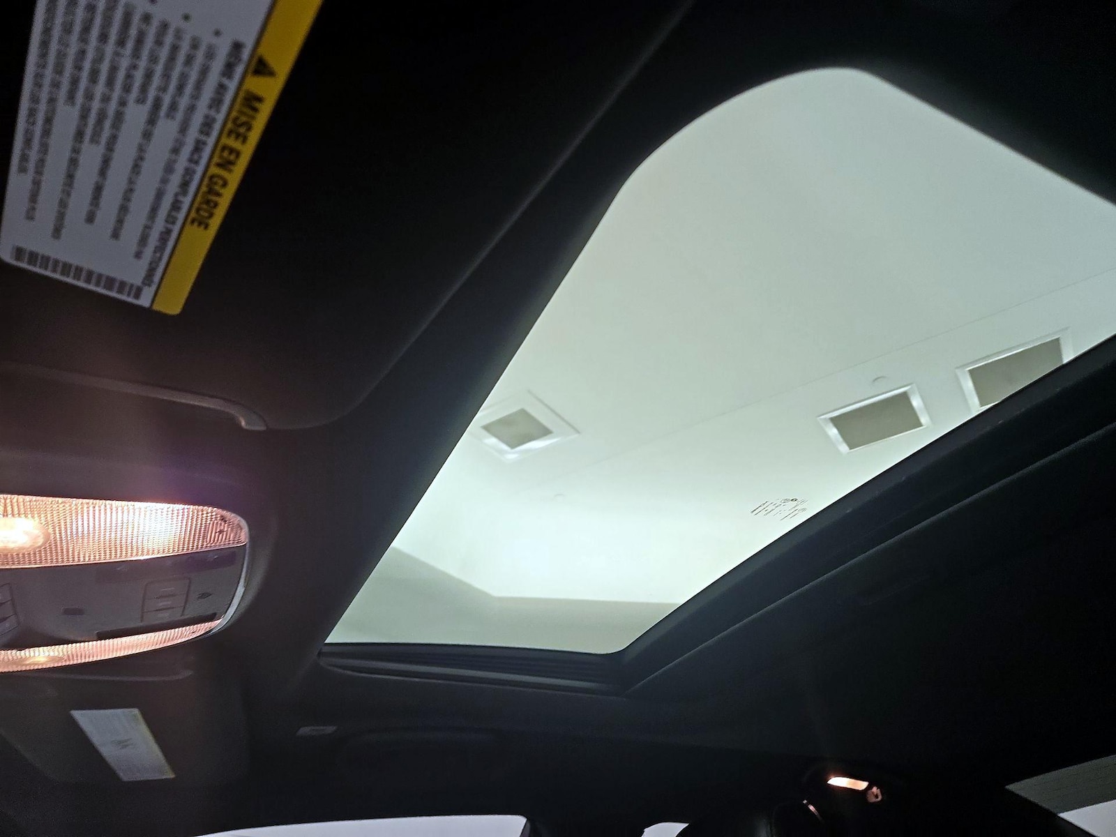 Sunroof(s) & Overhead Airbags