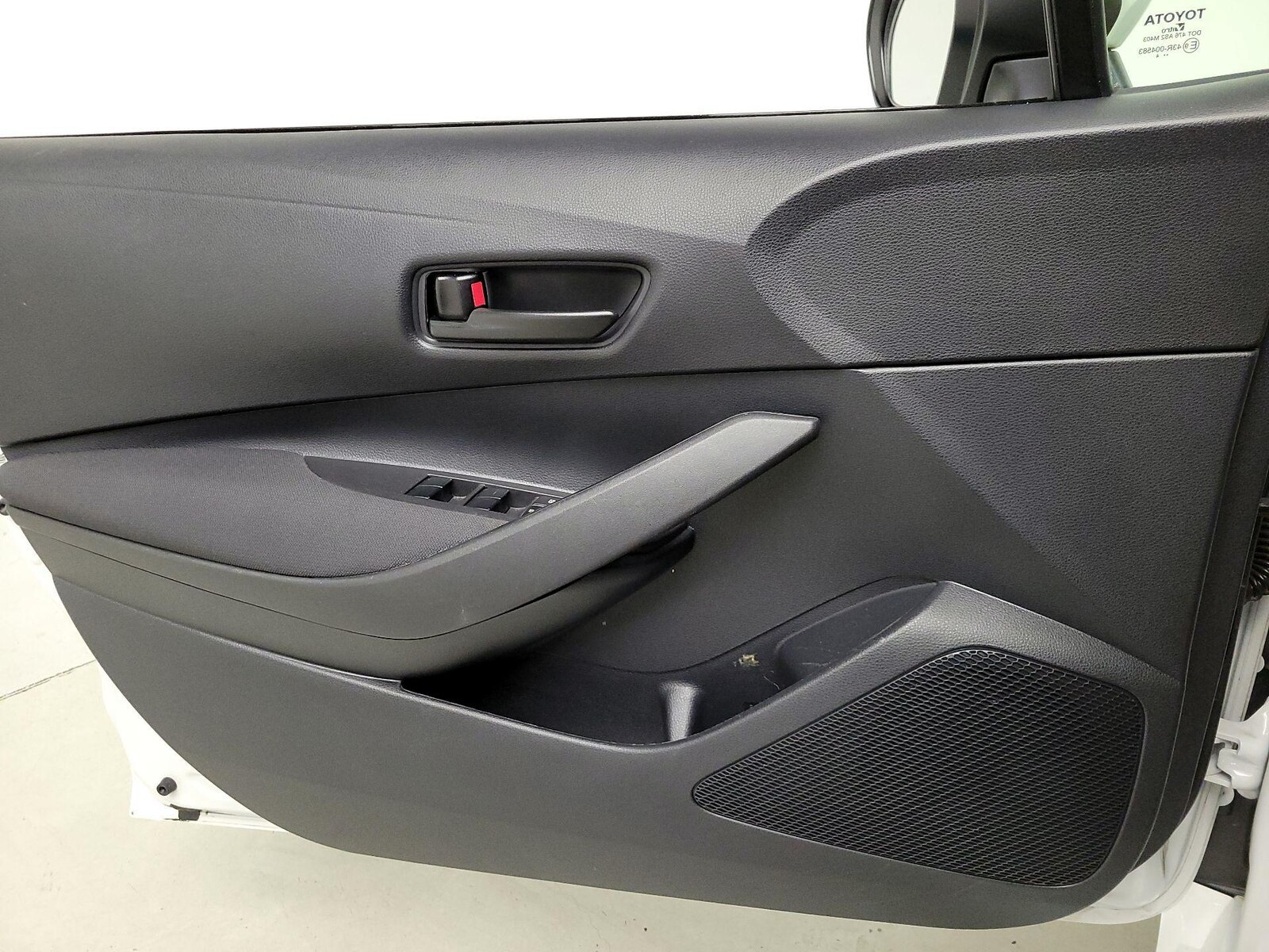 2024 Toyota Corolla LE - Photo 13