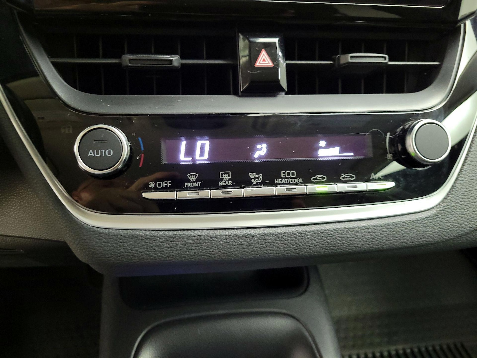 2024 Toyota Corolla LE - Photo 18
